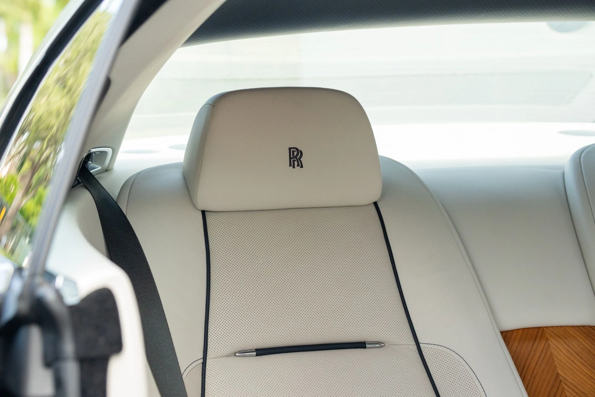 mph060_688032321_Used_2016_Rolls_Royce_Wraith_1762887509_1151e8d7e2