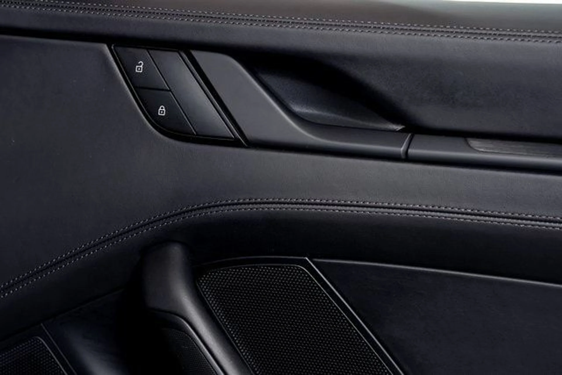 mph060_694698267_108ba40d719ba3e135378c843df13de8x_87e5222244