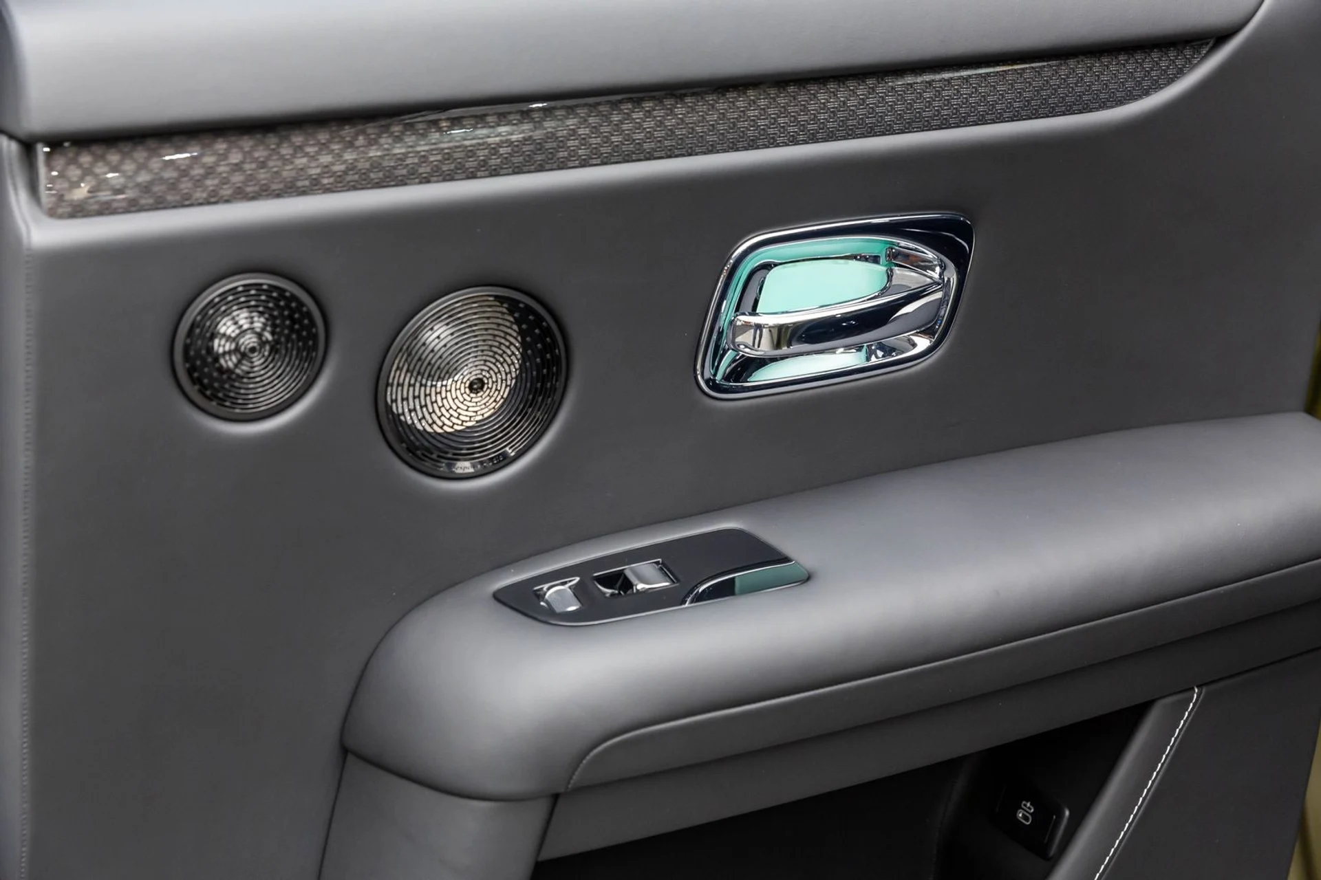 mph060_729786116_61_64d54cae6e