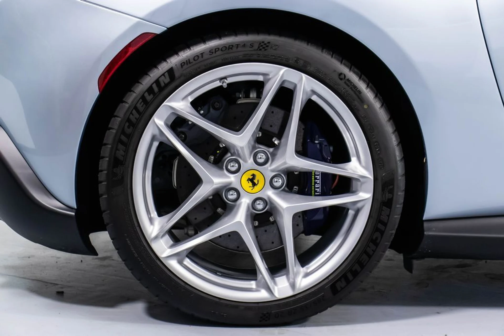 mph060_736843941_f715e0aba42536d25e68bef14fe0d467x_04605a2091