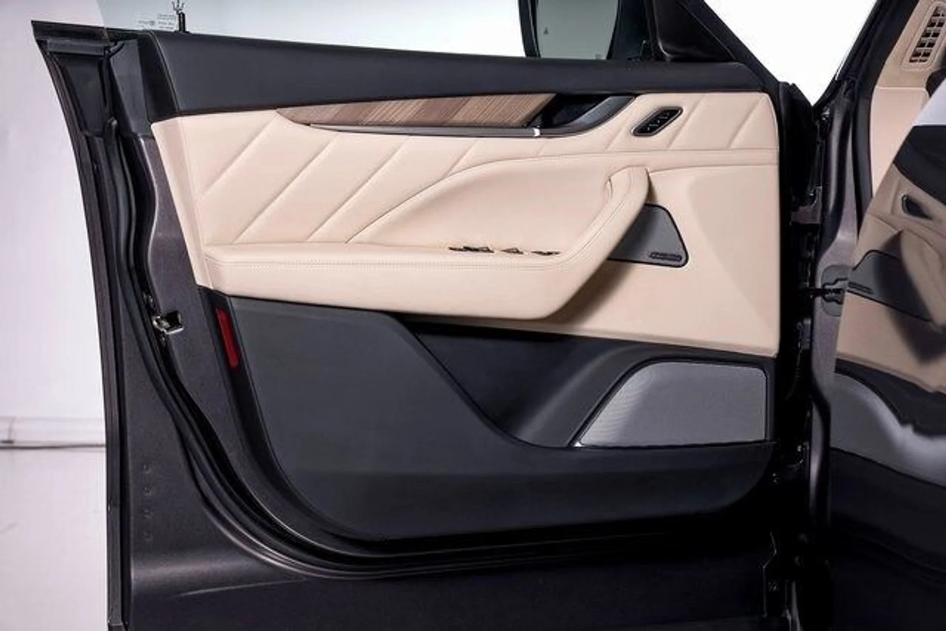 mph060_810909421_0e93898801eae8a942244dd05c8b291ax_ad235cffb0