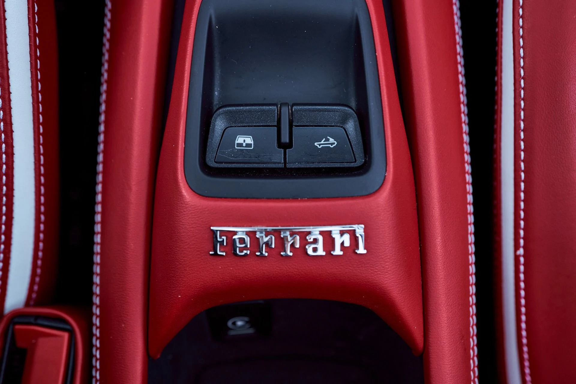 mph060_84415792_Used_2021_Ferrari_F8_Spider_Base_1763084346_e7d3d46be1