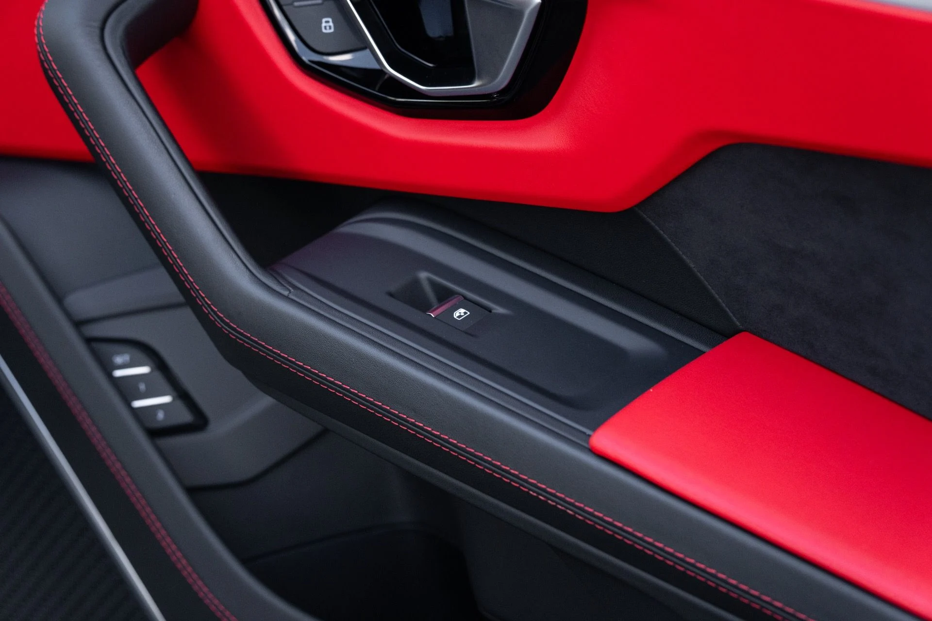 mph060_85031180_Used_2022_Lamborghini_Urus_1778780626_754053d394