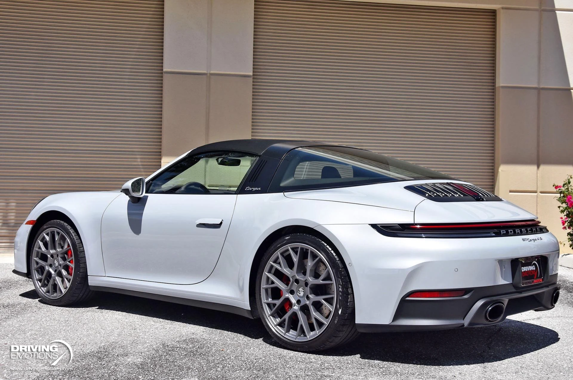 mph060_905744450_898_p61_l_29c86be13a