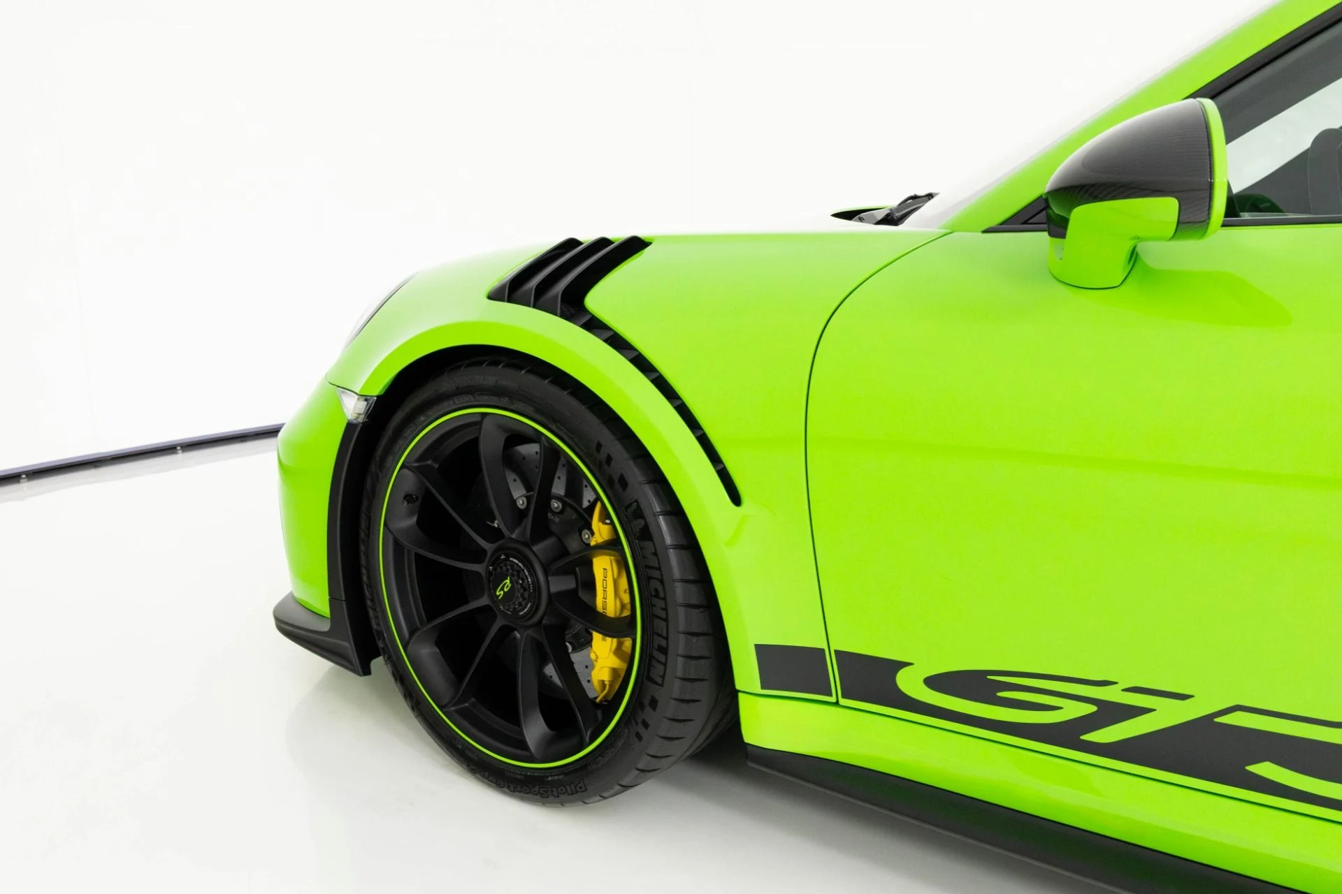 mph060_924823218_Used_2019_Porsche_911_GT_3_RS_1763595307_bb1008774c