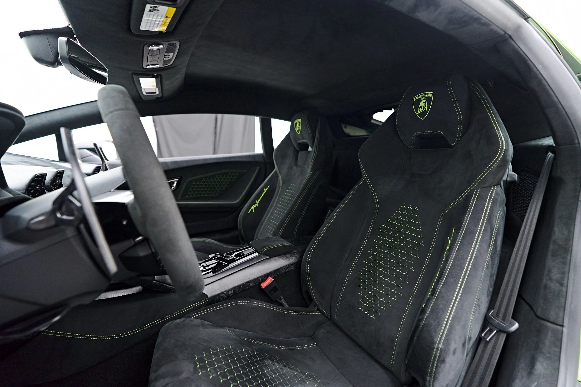 mph060_991722462_Used_2019_Lamborghini_Huracan_Performante_1757626099_c17cc8eec1