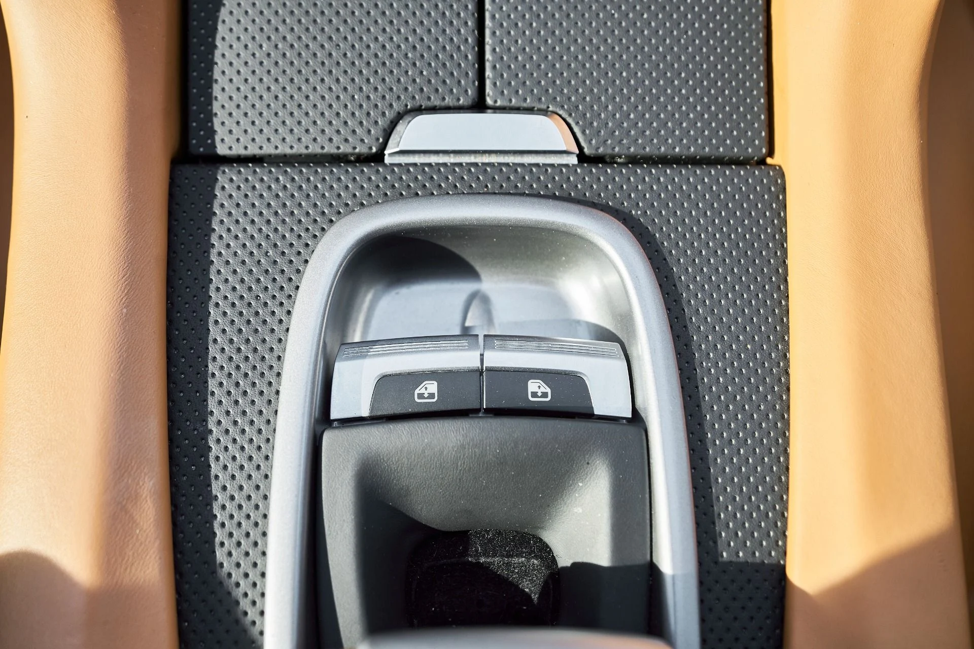 mph060_99875010_Used_2018_Ferrari_GTC_4_Lusso_V12_1764210232_30d73decf0