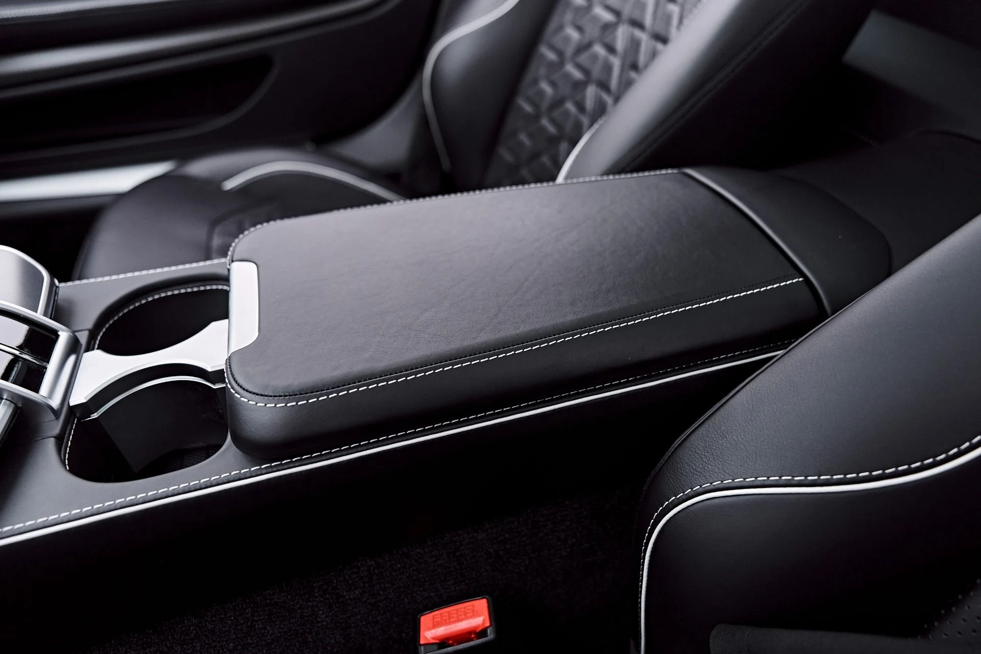 mph061_1000941731_Used_2025_Aston_Martin_Vanquish_V12_1786045874_7a7a37528a