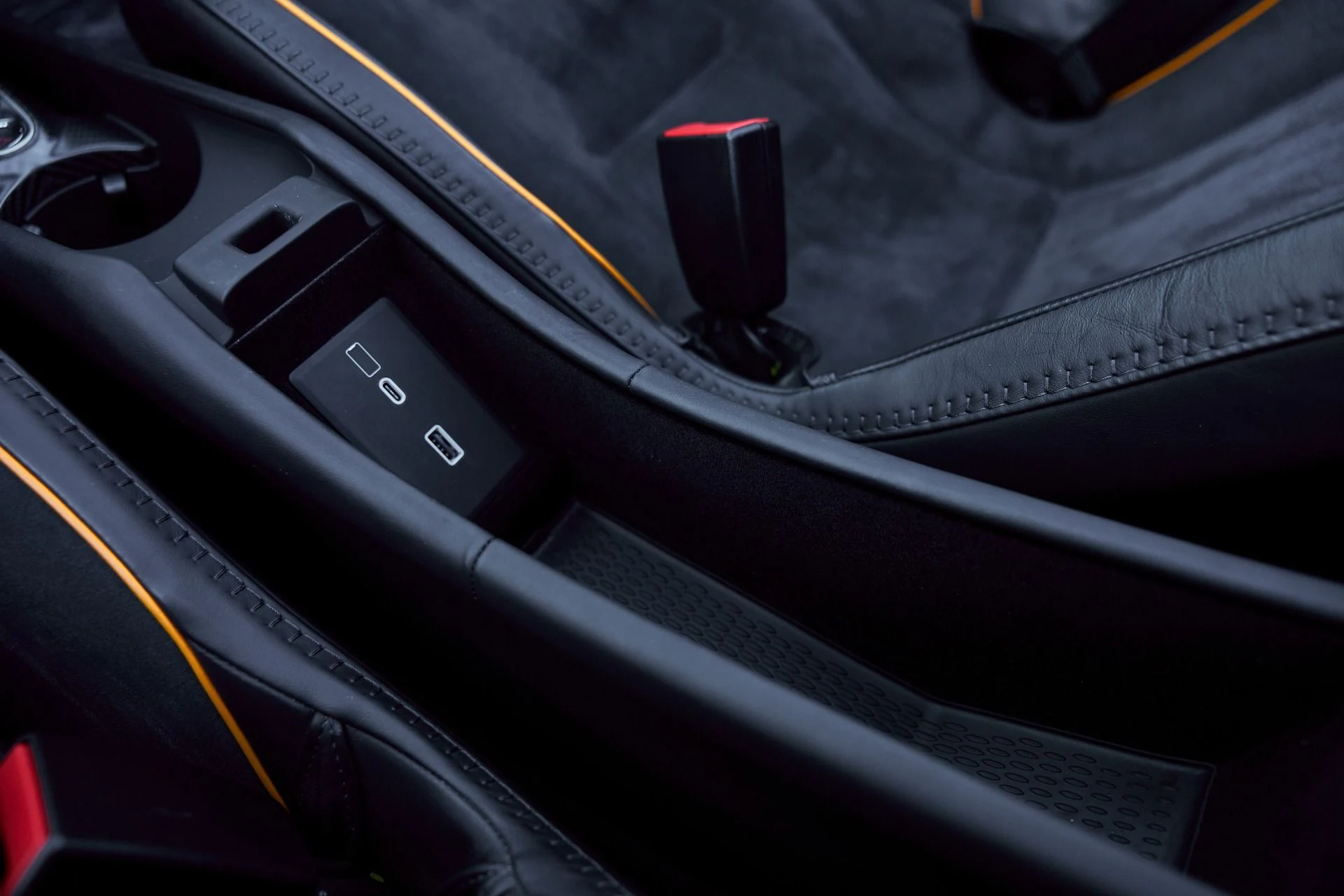 mph061_1010625289_Used_2025_Mc_Laren_Artura_Performance_1769481892_d1713f979d