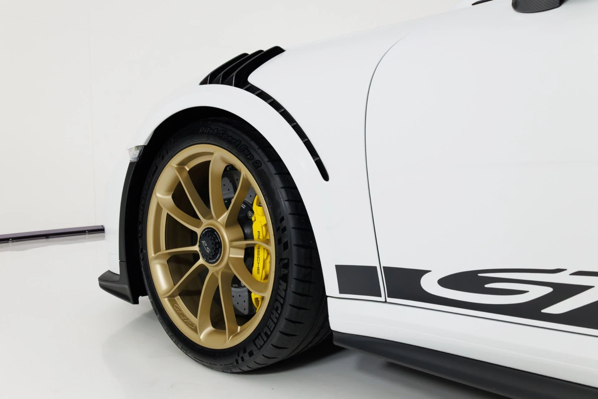 mph061_1039610330_Used_2019_Porsche_911_GT_3_RS_1774651740_1bf10ee6a4