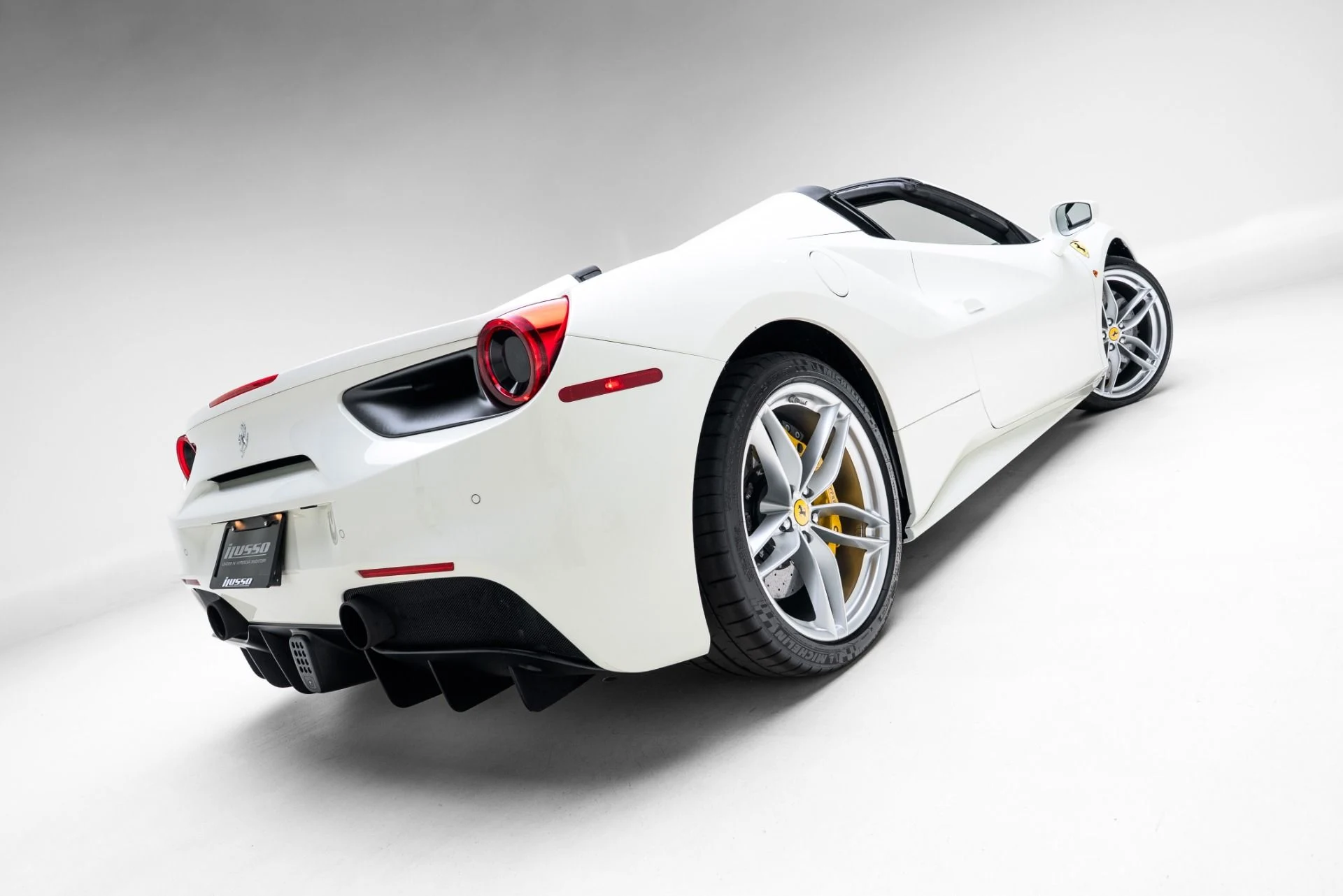mph061_1056683931_Used_2018_Ferrari_488_Spider_1774383929_90276baf48