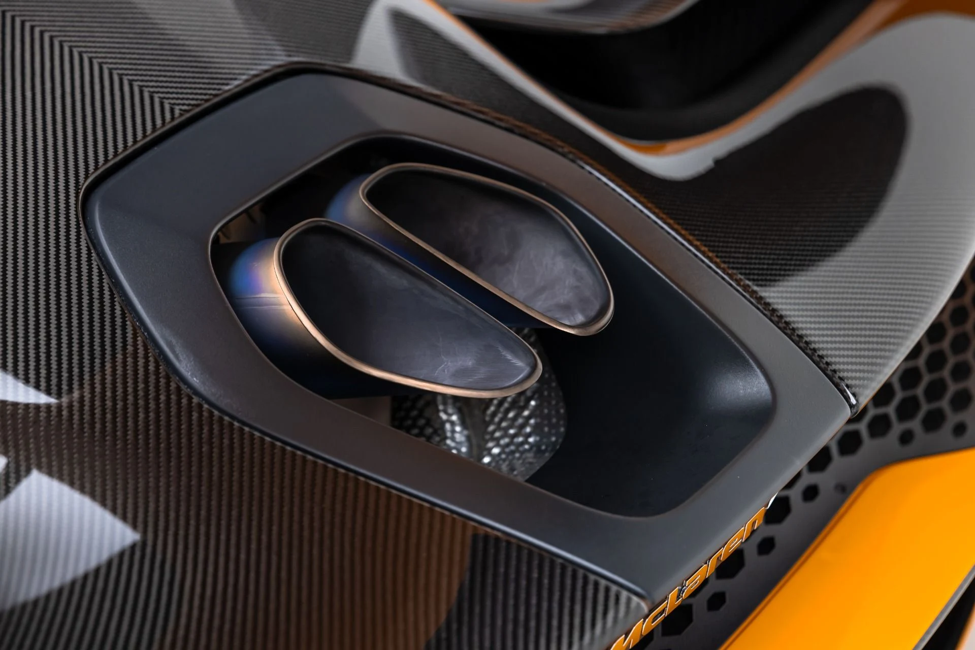 mph061_1060766175_13122_p62_l_0050a4a1a4