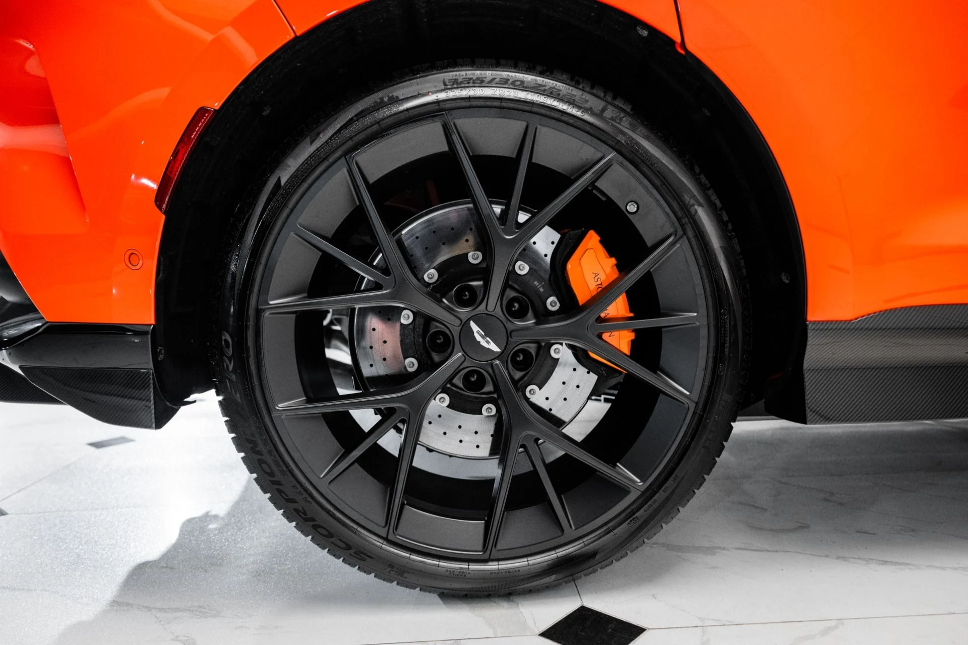 mph061_1084540159_Used_2025_Aston_Martin_DBX_707_1748959342_51364ad9d4