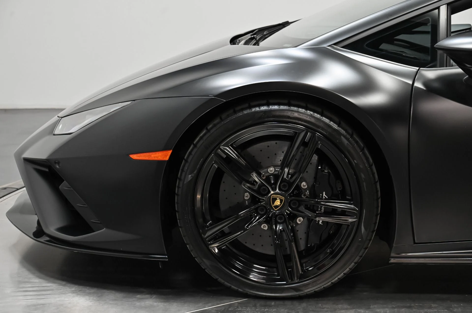 mph061_108883392_Used_2021_Lamborghini_Huracan_EVO_Base_1754943417_2b913eca19