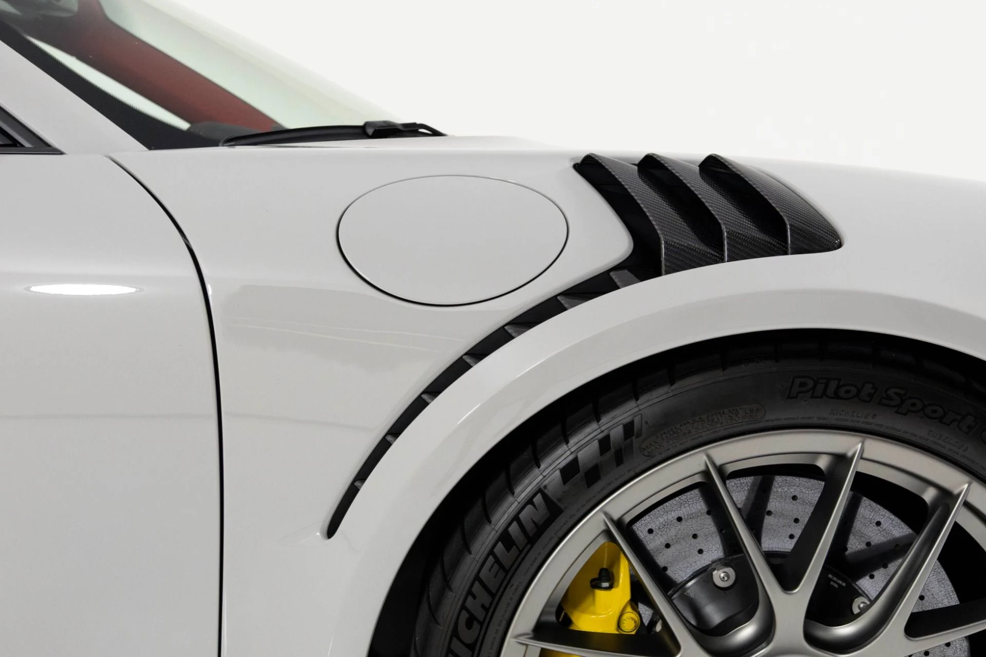 mph061_1136854810_Used_2018_Porsche_911_GT_2_RS_1762984505_f087fe6e90