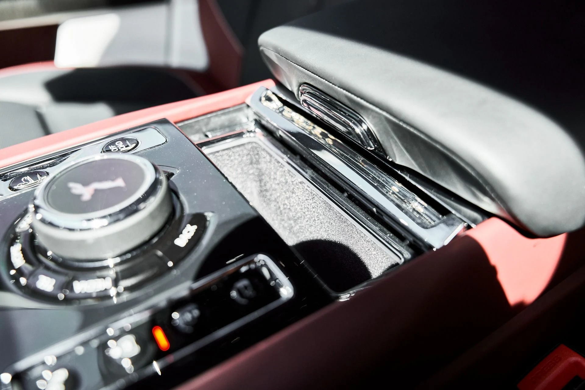 mph061_1150068532_Used_2026_Rolls_Royce_Cullinan_1774544566_be48eca1ec