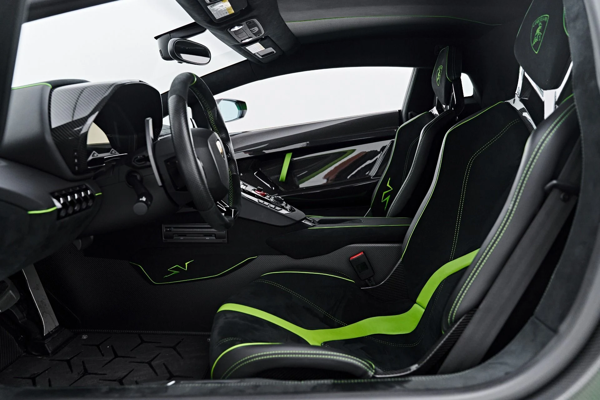 mph061_1151889022_Used_2016_Lamborghini_Aventador_LP_750_4_Super_Veloce_1791227541_caa4c0ea6c