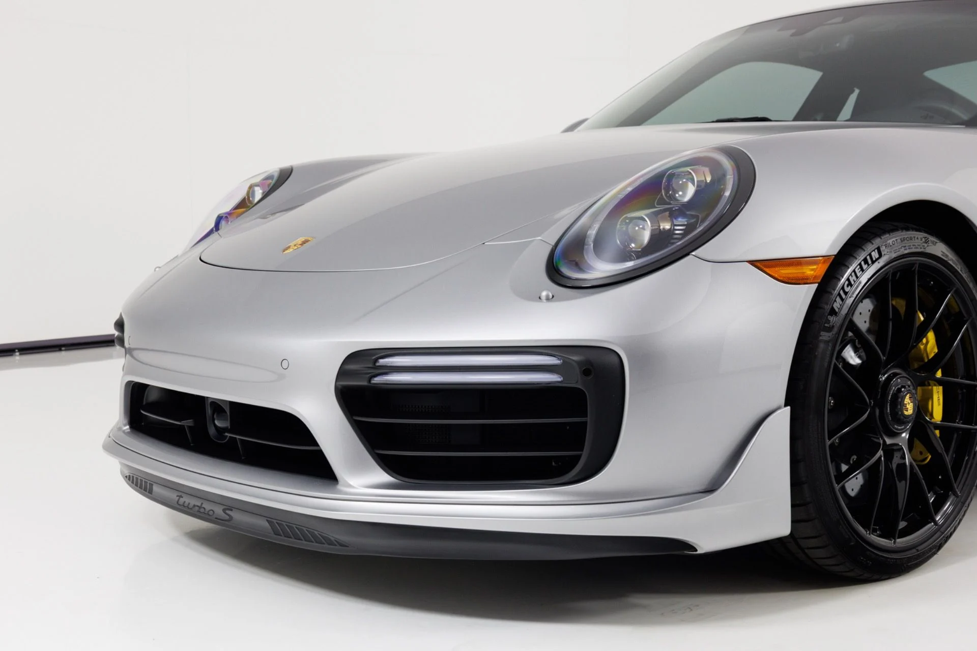 mph061_1163990579_Used_2017_Porsche_911_Turbo_S_1782938084_233179f50b