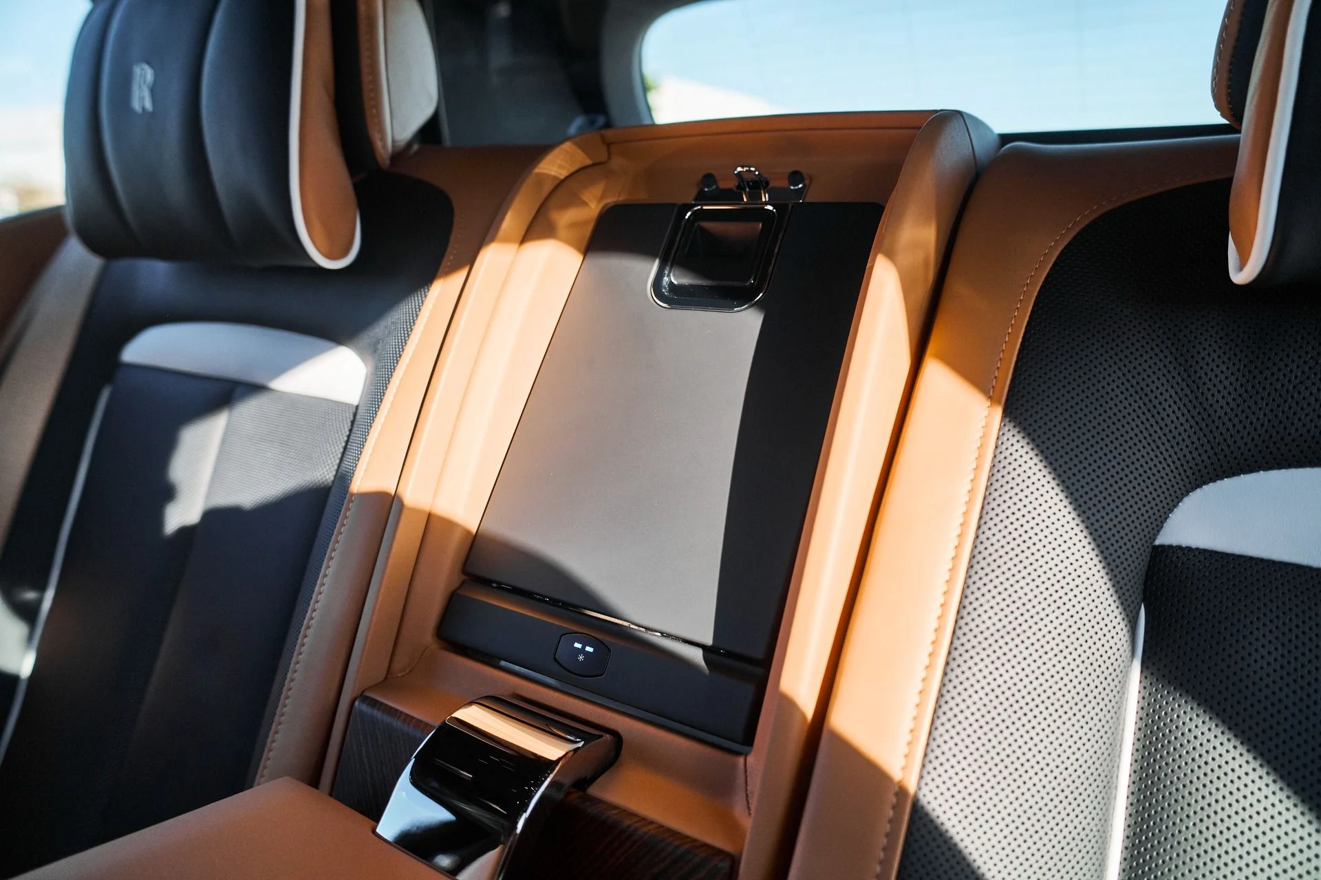 mph061_1180295727_Used_2025_Rolls_Royce_Cullinan_Base_1766020465_89f4a508c5