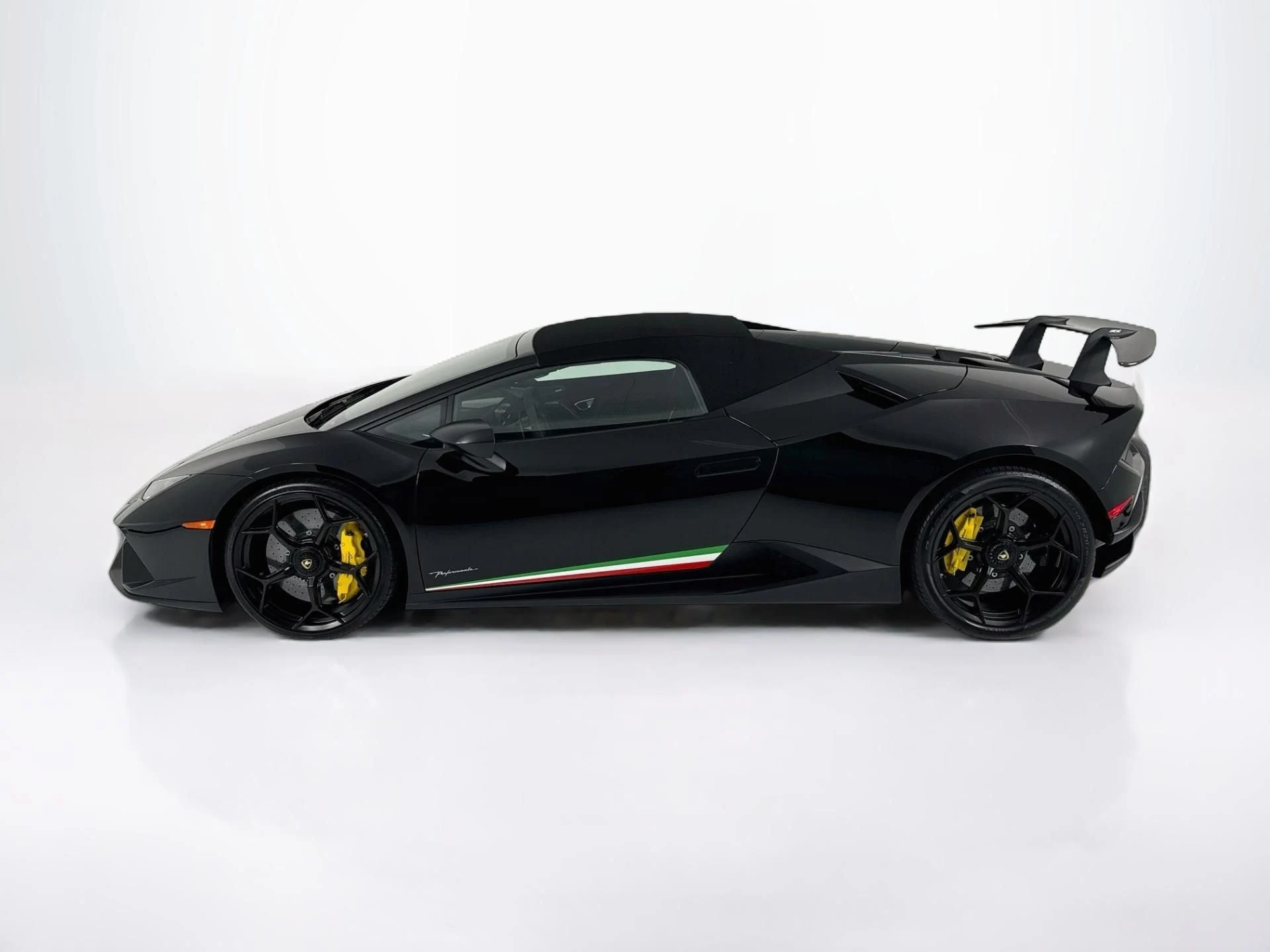 mph061_1199521292_Used_2019_Lamborghini_Huracan_Performante_Spyder_1793134381_73149e9eb2