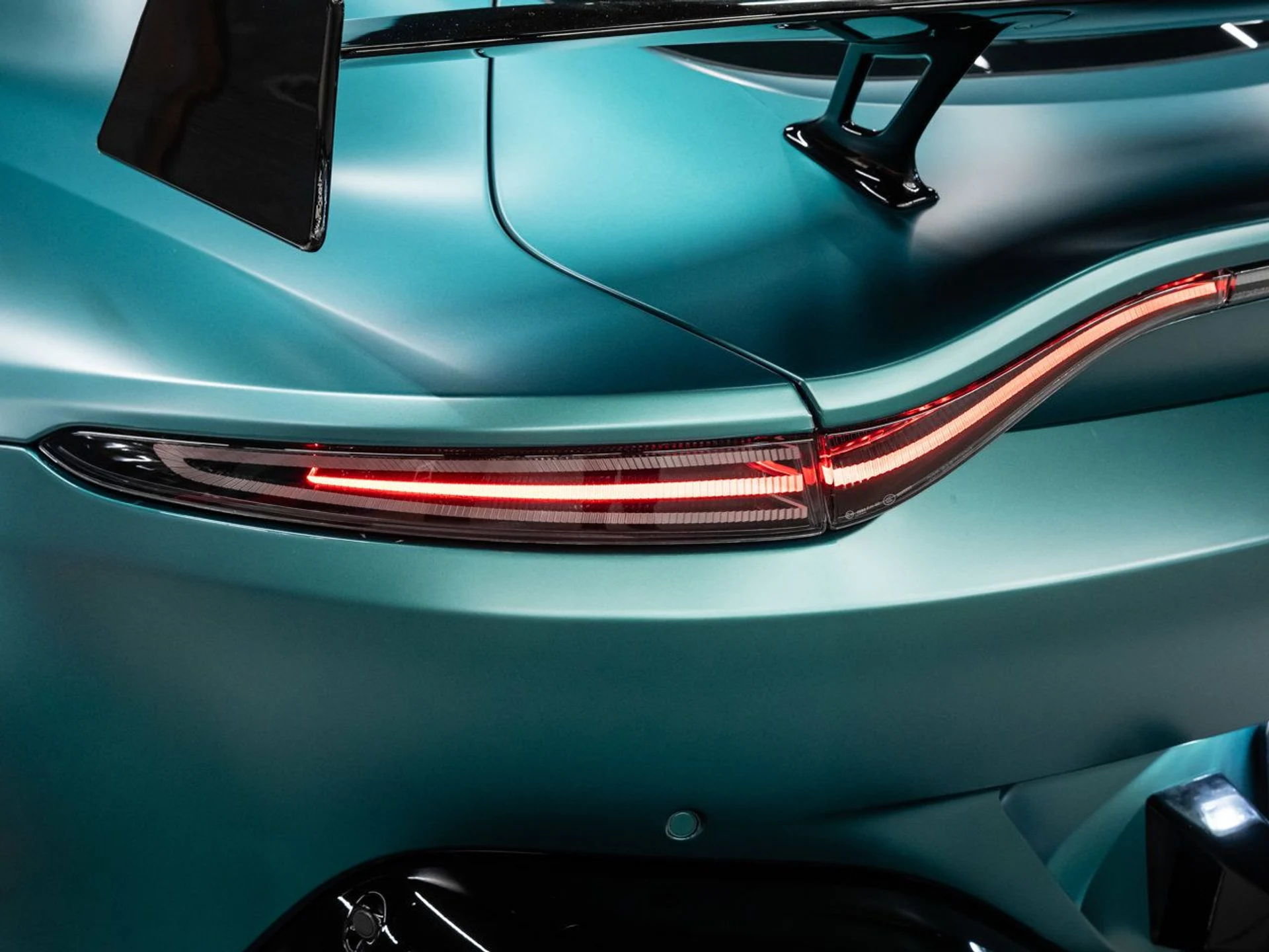 mph061_1207452093_aston_martin_vantage_2023_84024712eb