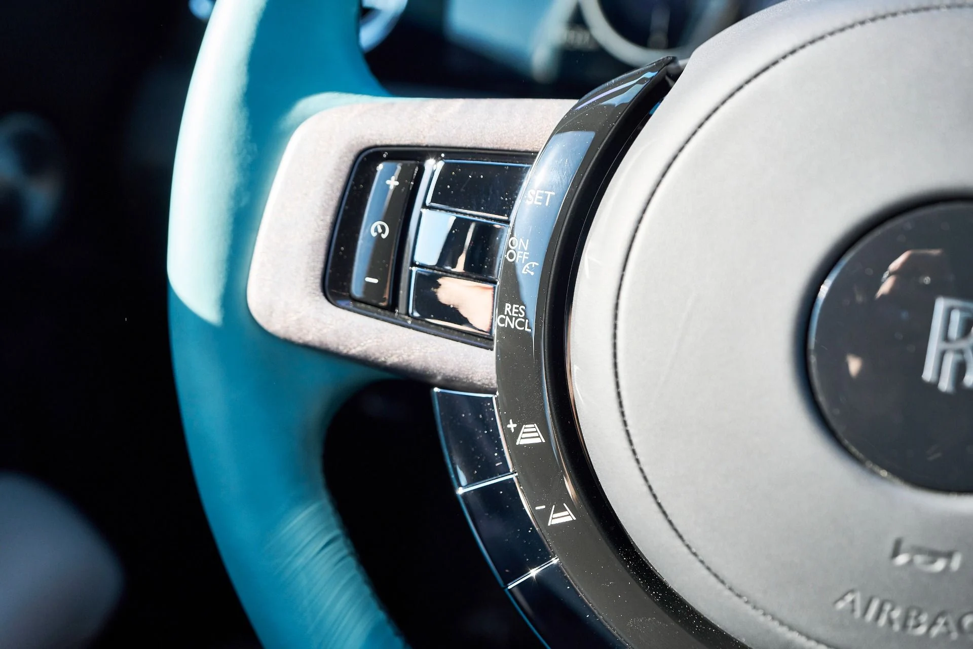 mph061_1231791159_Used_2025_Rolls_Royce_Ghost_Base_1765592270_07713d65a5