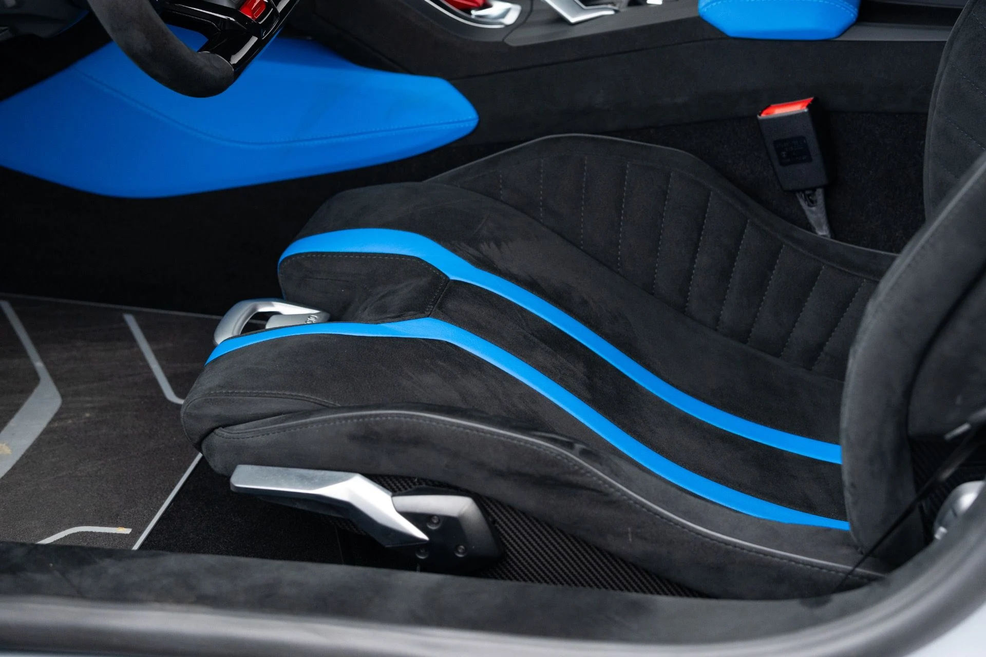 mph061_1235915865_Used_2023_Lamborghini_Huracan_STO_1770160431_d966a518ce