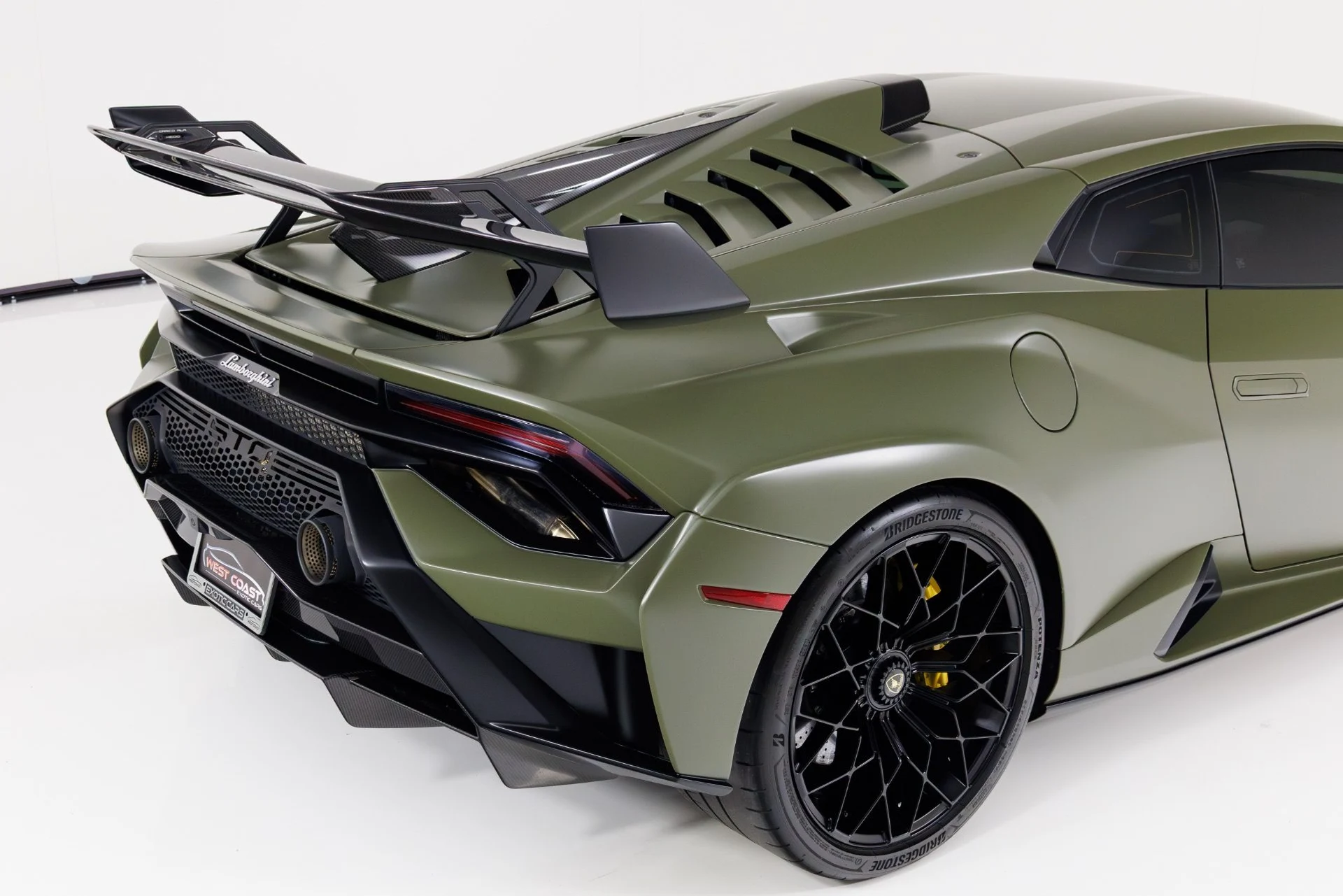 mph061_1257955772_Used_2022_Lamborghini_Huracan_STO_1770056131_ca82234d6c