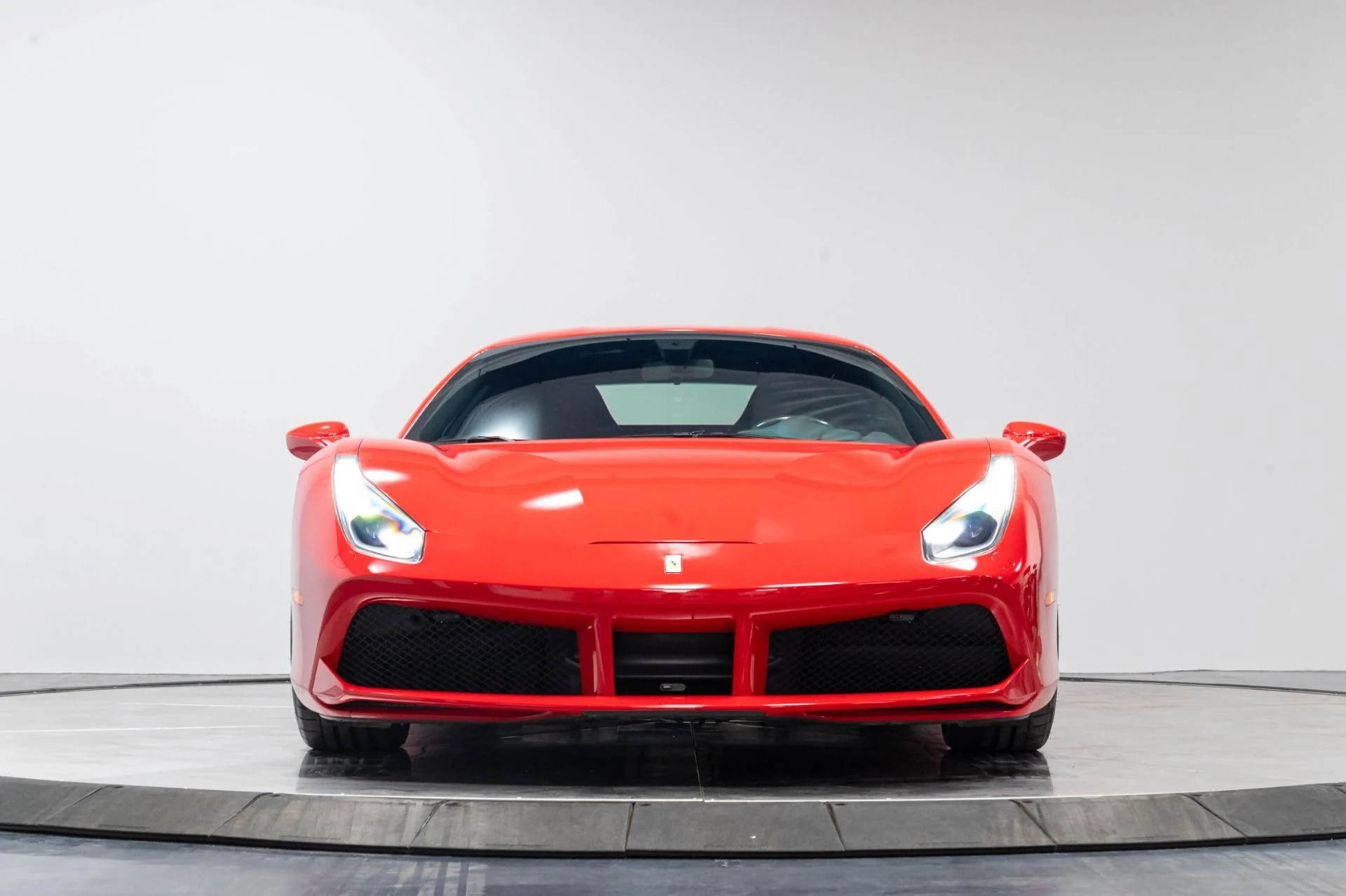 mph061_1273341896_Used_2018_Ferrari_488_GTB_1785189078_2c00b3a34a