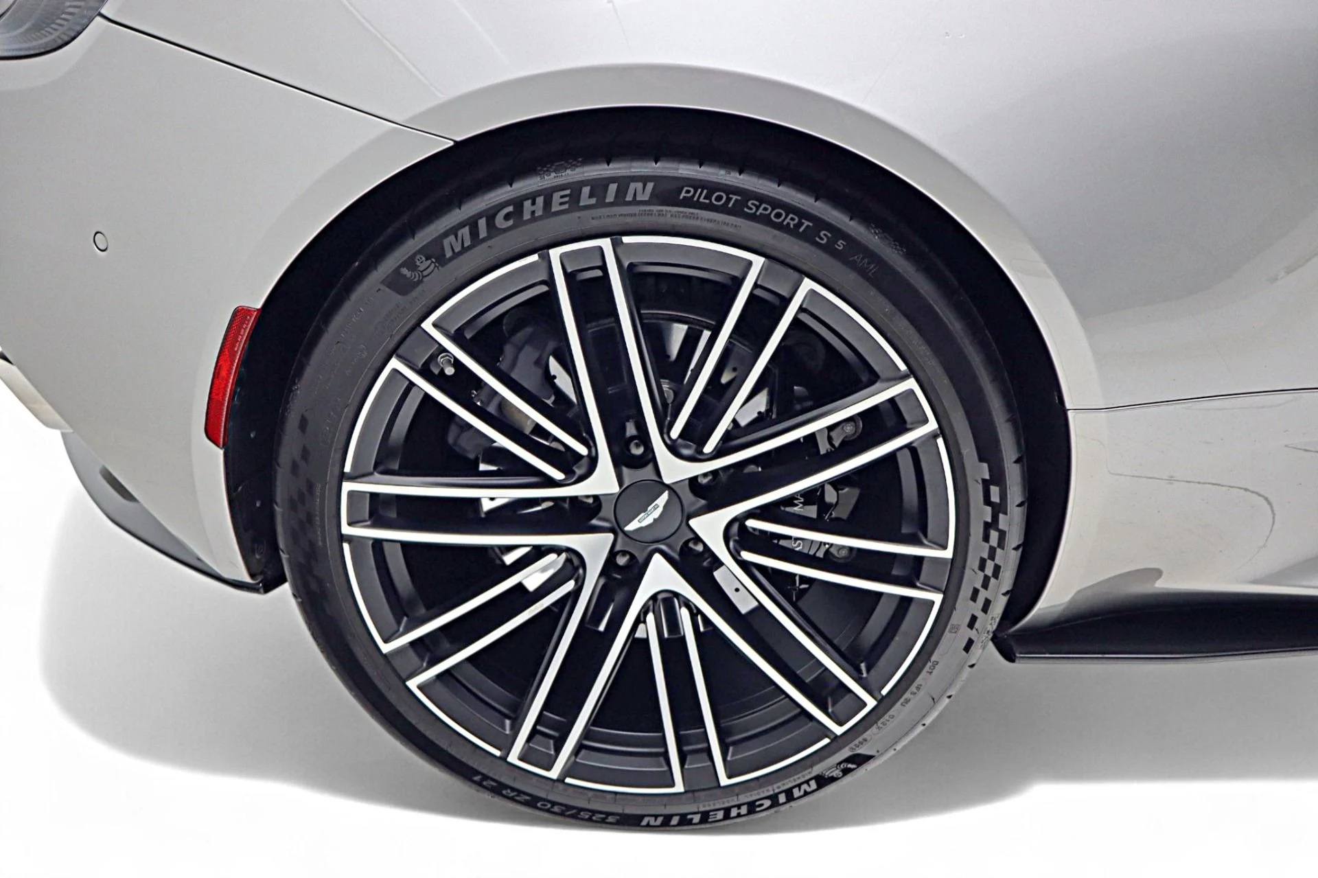 mph061_1390183551_Used_2024_Aston_Martin_DB_12_Volante_34a9c777c8