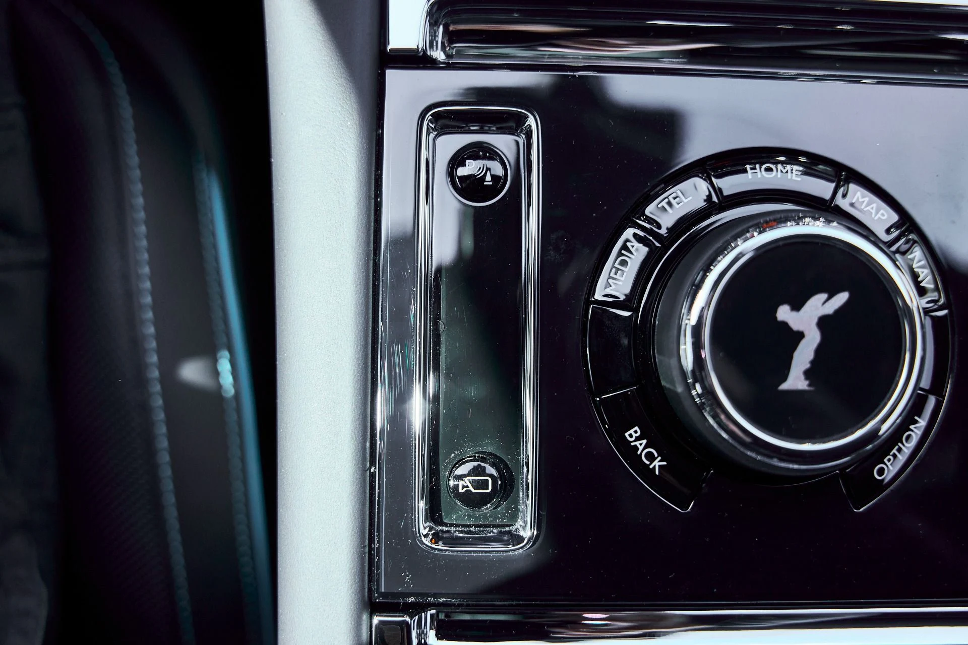 mph061_1449825675_Used_2025_Rolls_Royce_Spectre_Base_1771642483_72da77929f