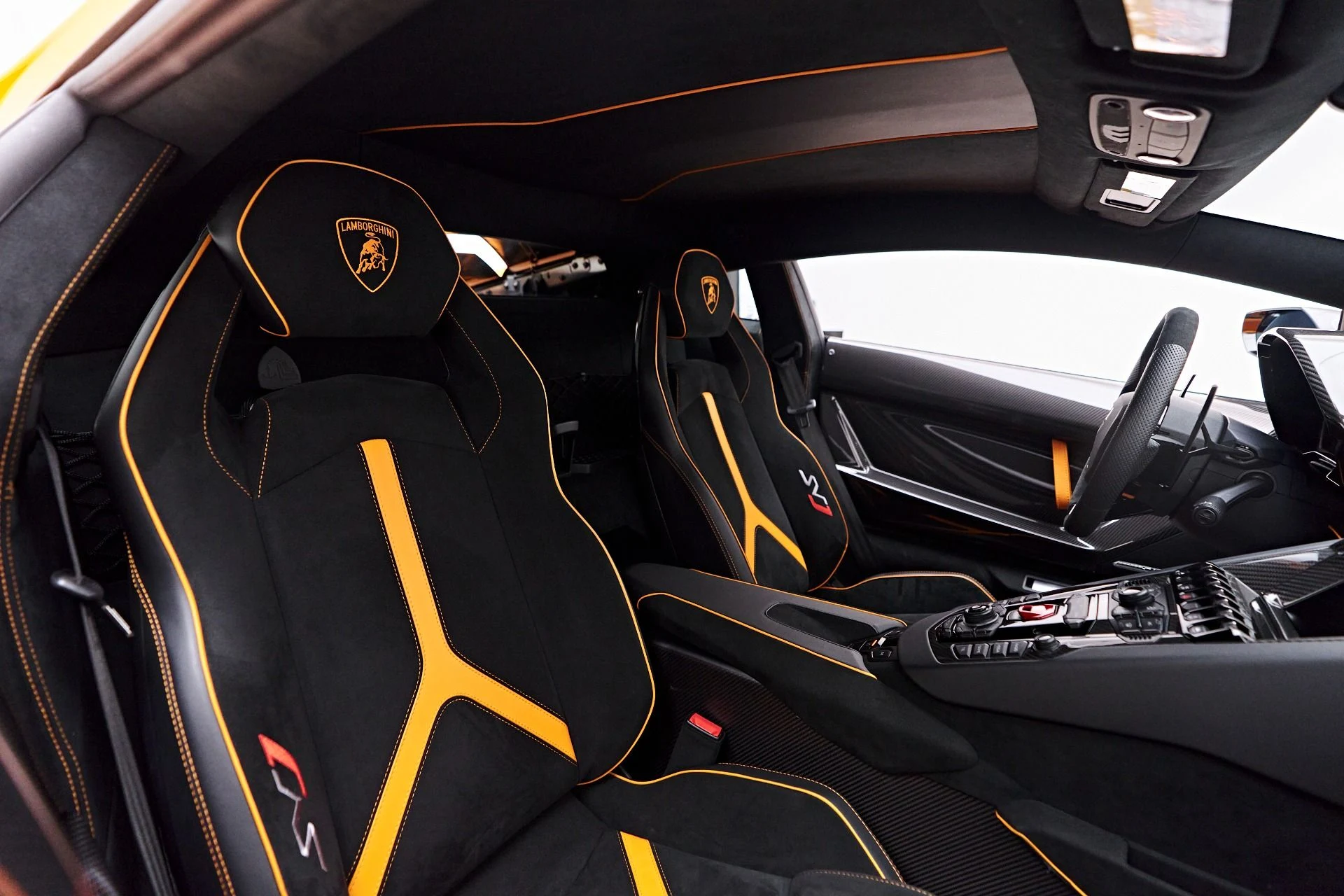 mph061_1454377643_Used_2021_Lamborghini_Aventador_SVJ_Base_1755224573_fe8b00b0ef