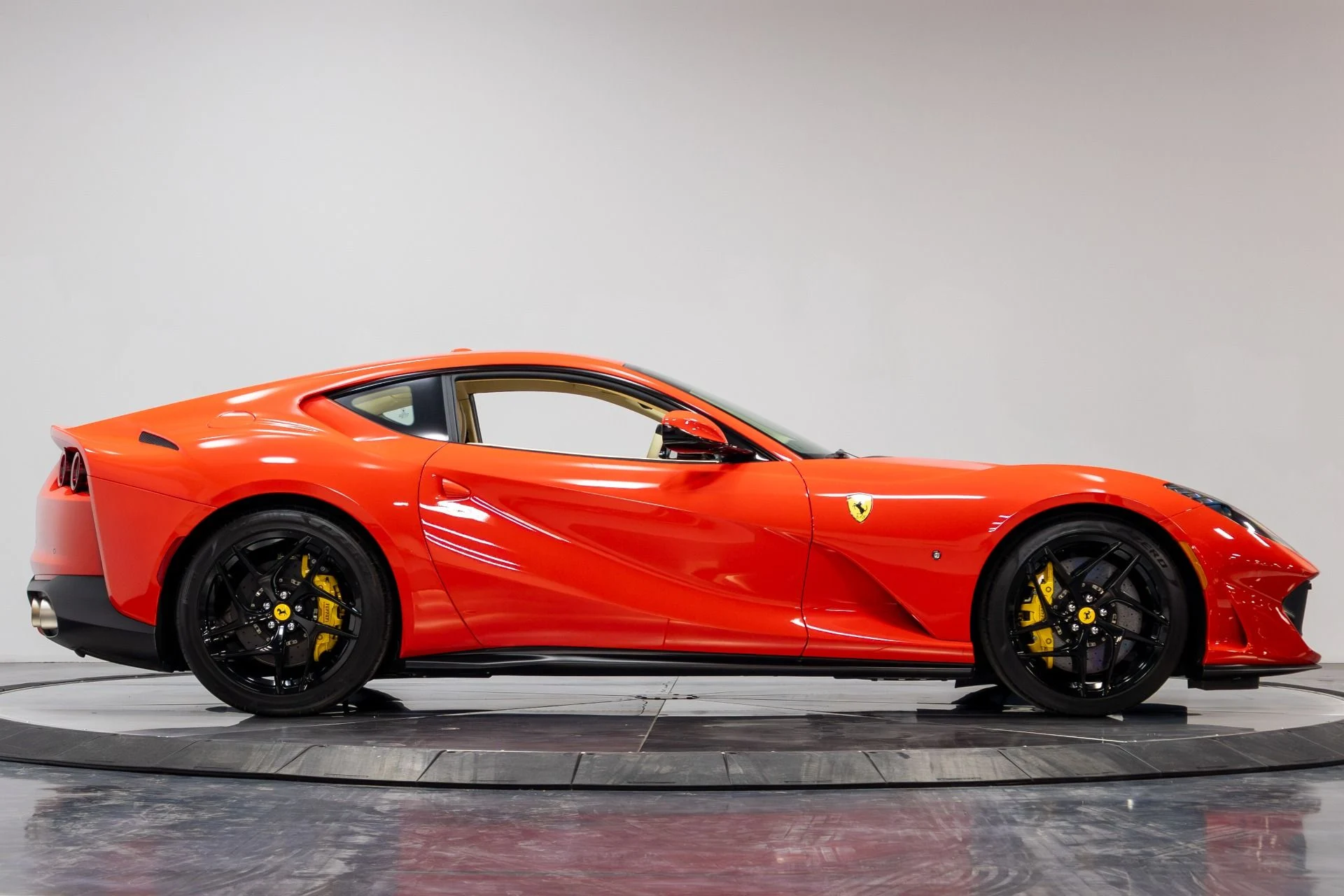mph061_1456740689_Used_2018_Ferrari_812_Superfast_1763480061_858fb99409