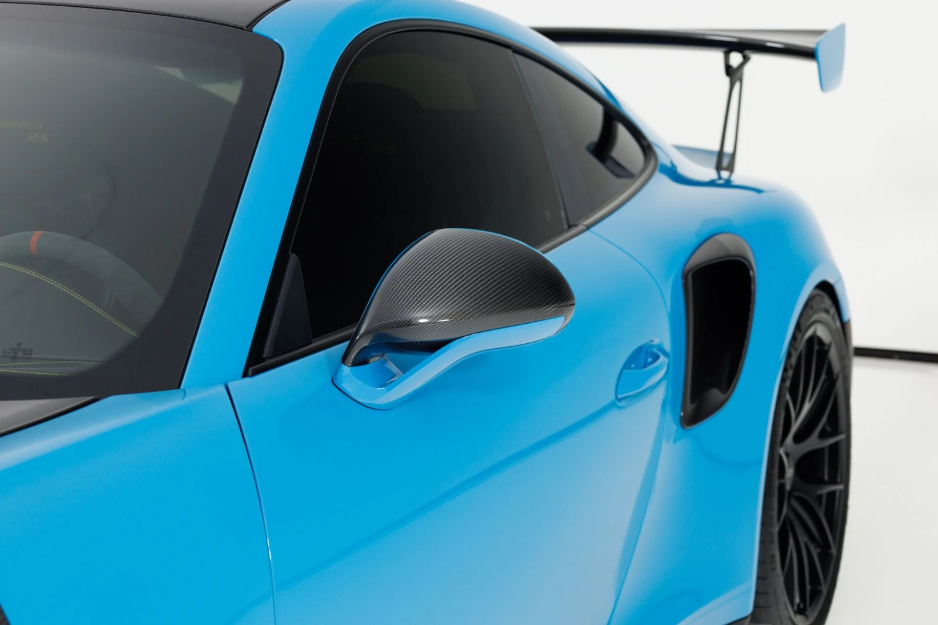 mph061_1512570222_Used_2018_Porsche_911_GT_2_RS_1783631648_22649def01