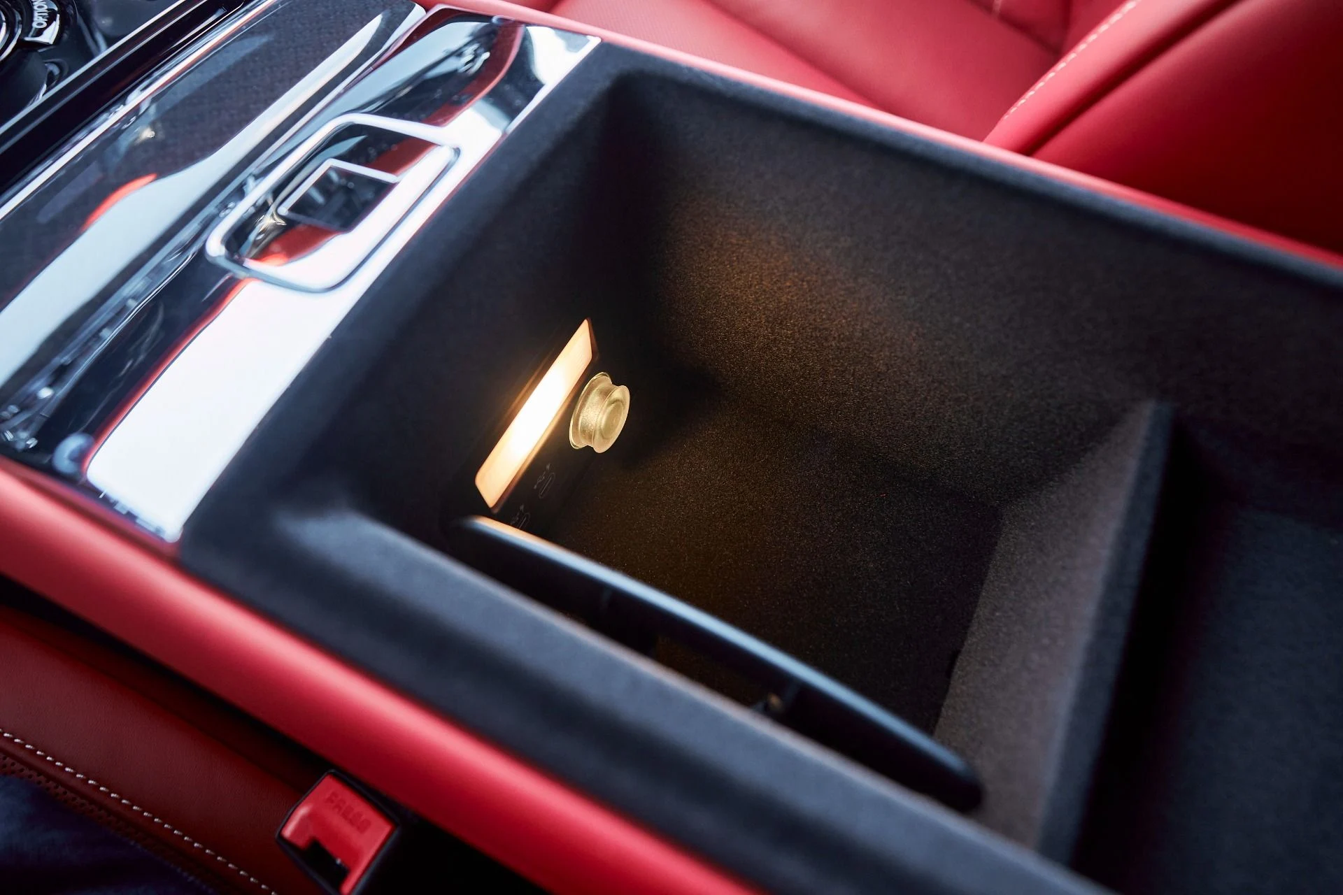 mph061_1540480689_Used_2025_Rolls_Royce_Cullinan_1775588167_787507496c