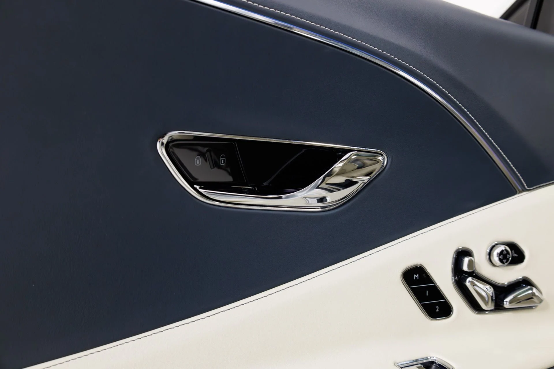 mph061_1547347260_Used_2020_Bentley_Flying_Spur_W12_1776899565_15c29489ff