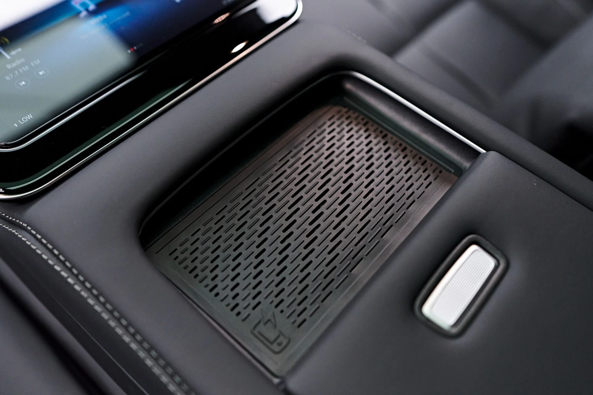 mph061_1581459206_Used_2023_Mercedes_Benz_GLS_Maybach_GLS_600_1762799282_81af7e36d9