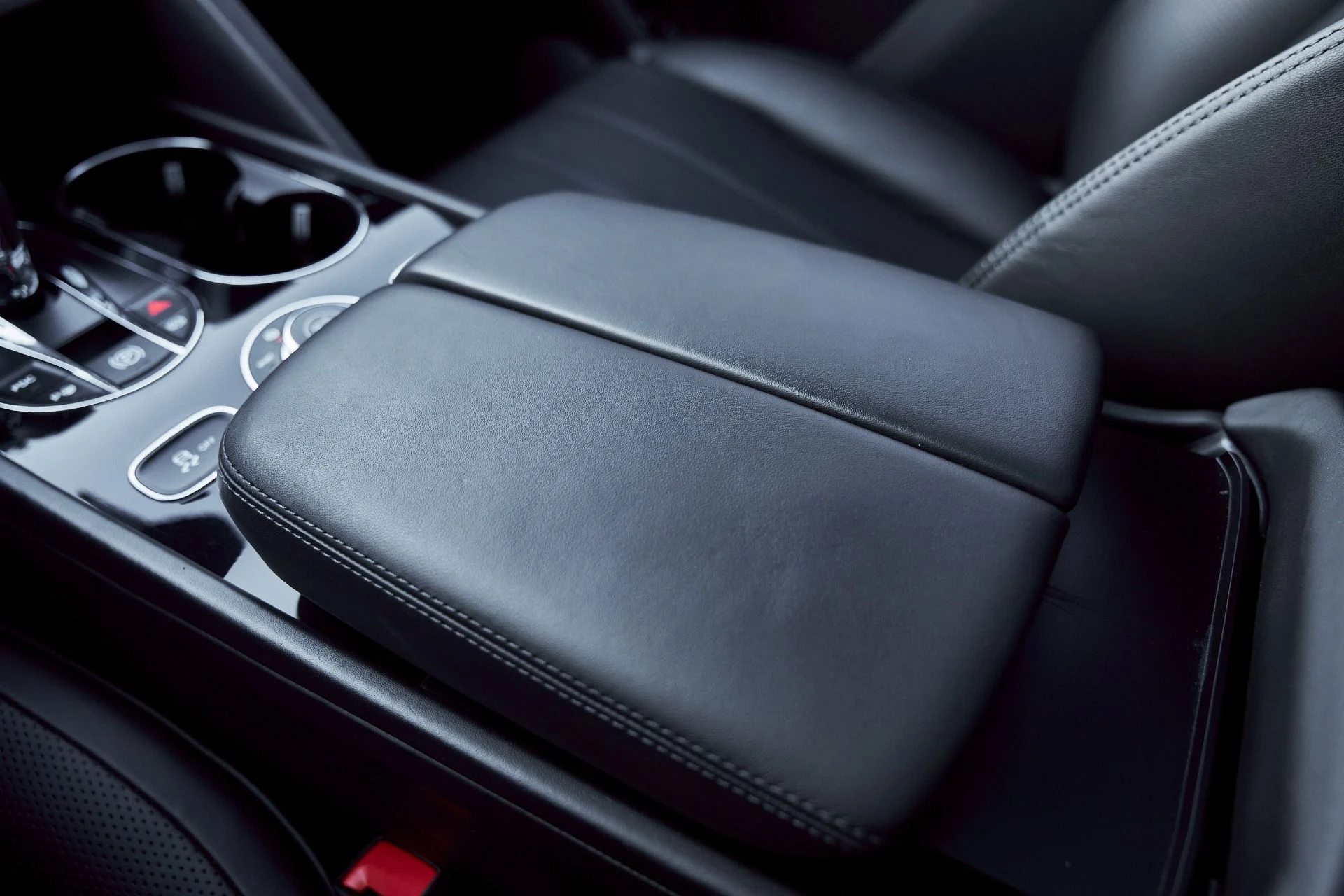 mph061_1603562684_Used_2022_Bentley_Bentayga_V8_1768246187_01bba30eba