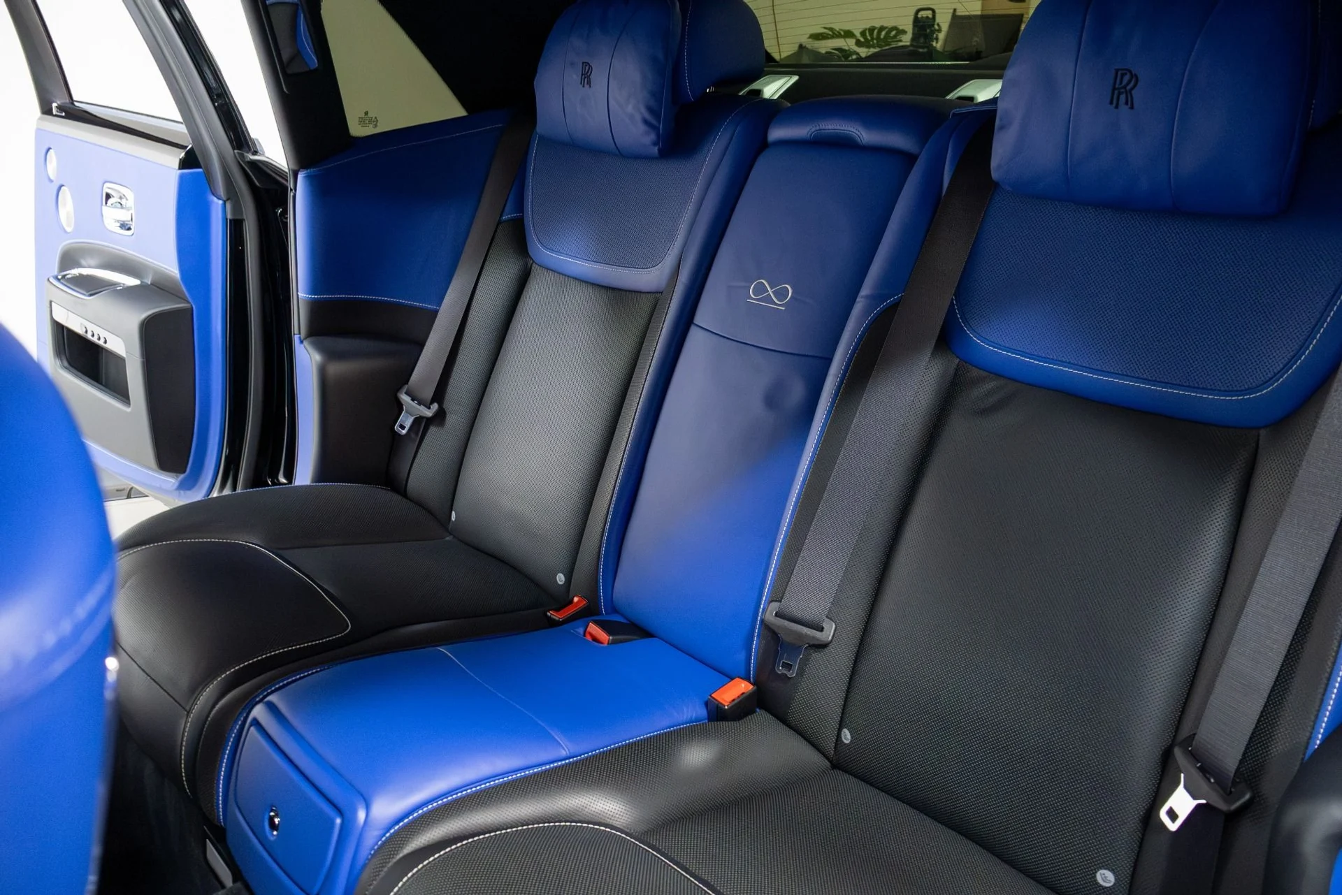 mph061_160574954_Used_2017_Rolls_Royce_Ghost_Black_Badge_1764012368_762e4dc053