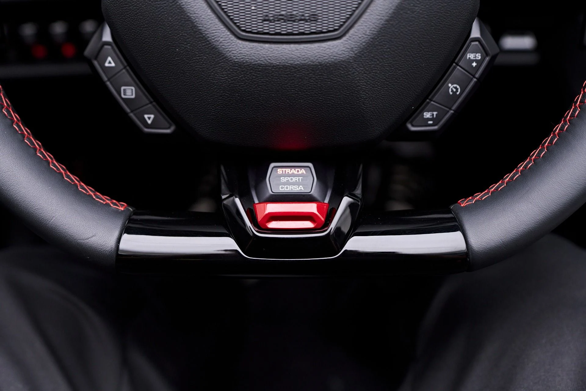 mph061_1622668032_Used_2020_Lamborghini_Huracan_EVO_Base_1755655953_13157708b0