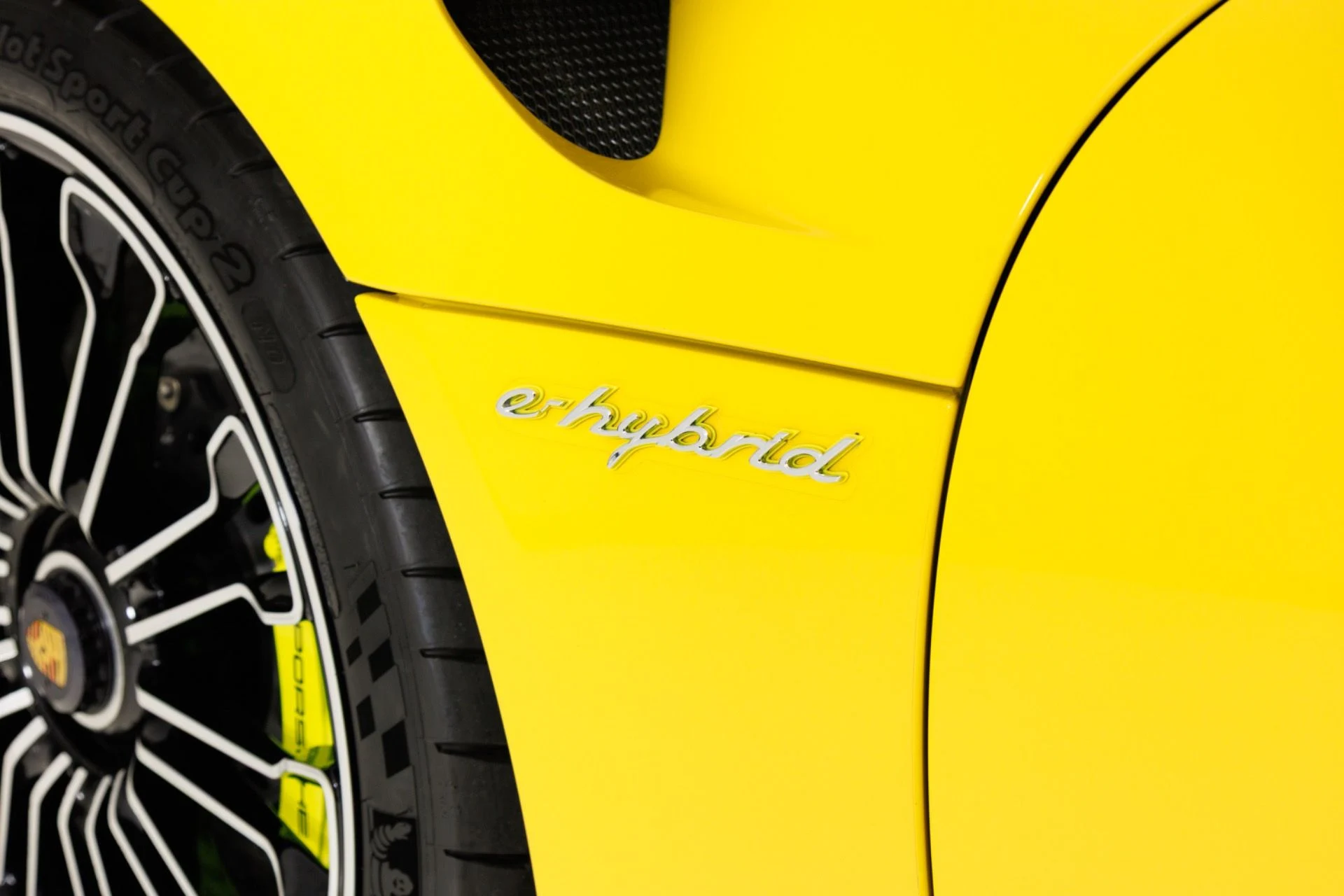 mph061_16246604_Used_2015_Porsche_918_Spyder_1789427642_3efafbc230