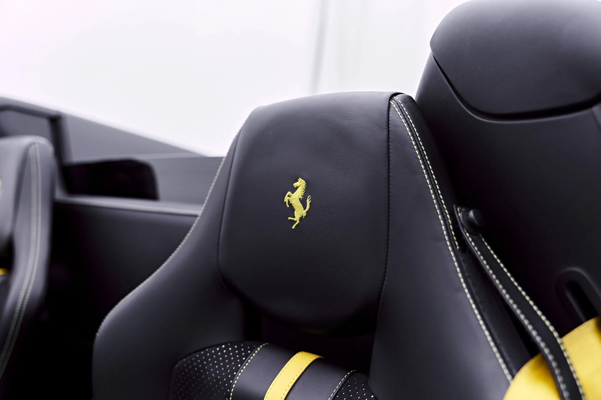 mph061_167761492_Used_2023_Ferrari_F8_Spider_Base_1783649184_fdbff51494