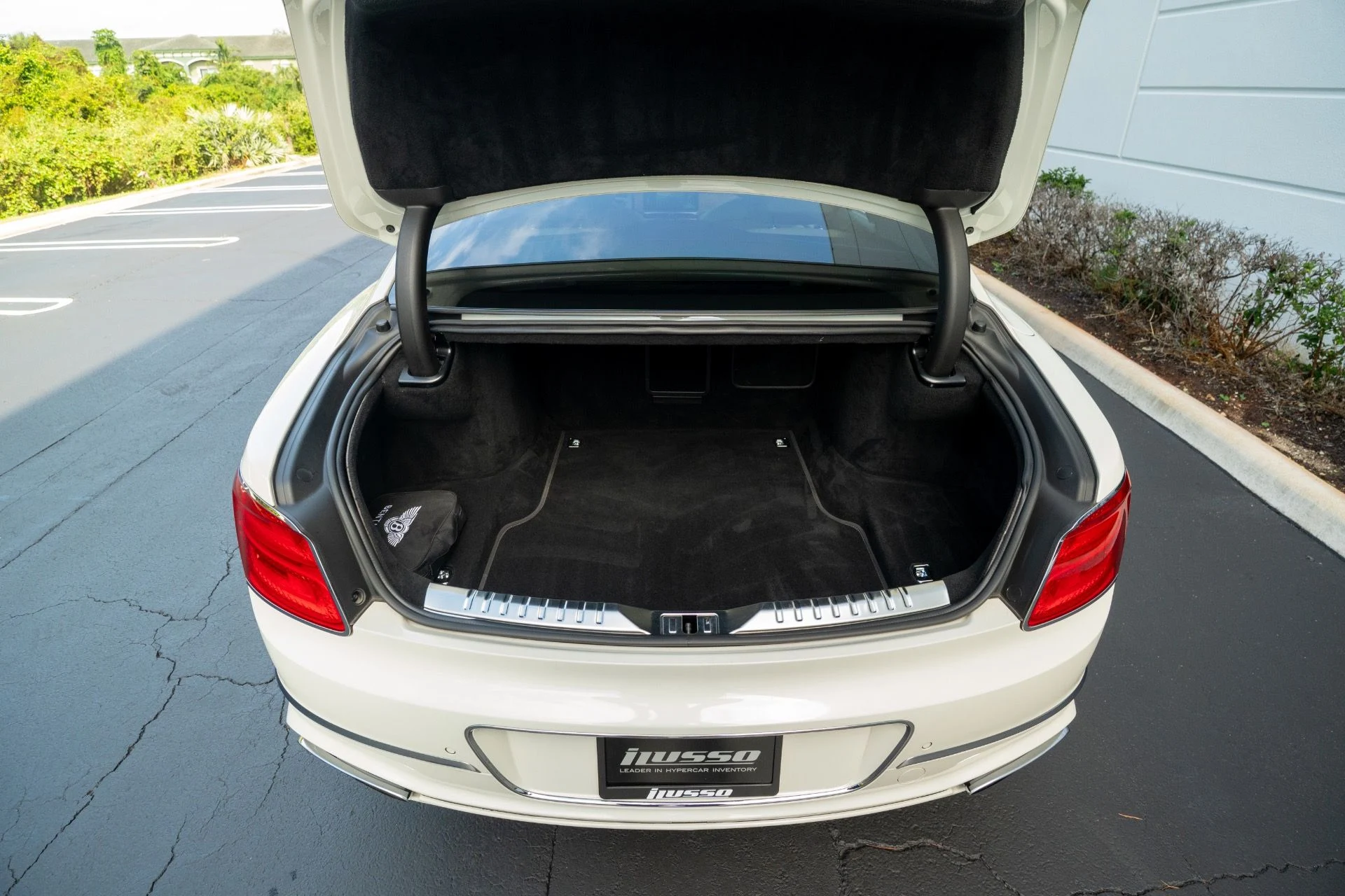 mph061_180871688_Used_2021_Bentley_Flying_Spur_W12_1764865105_f9bb12b129