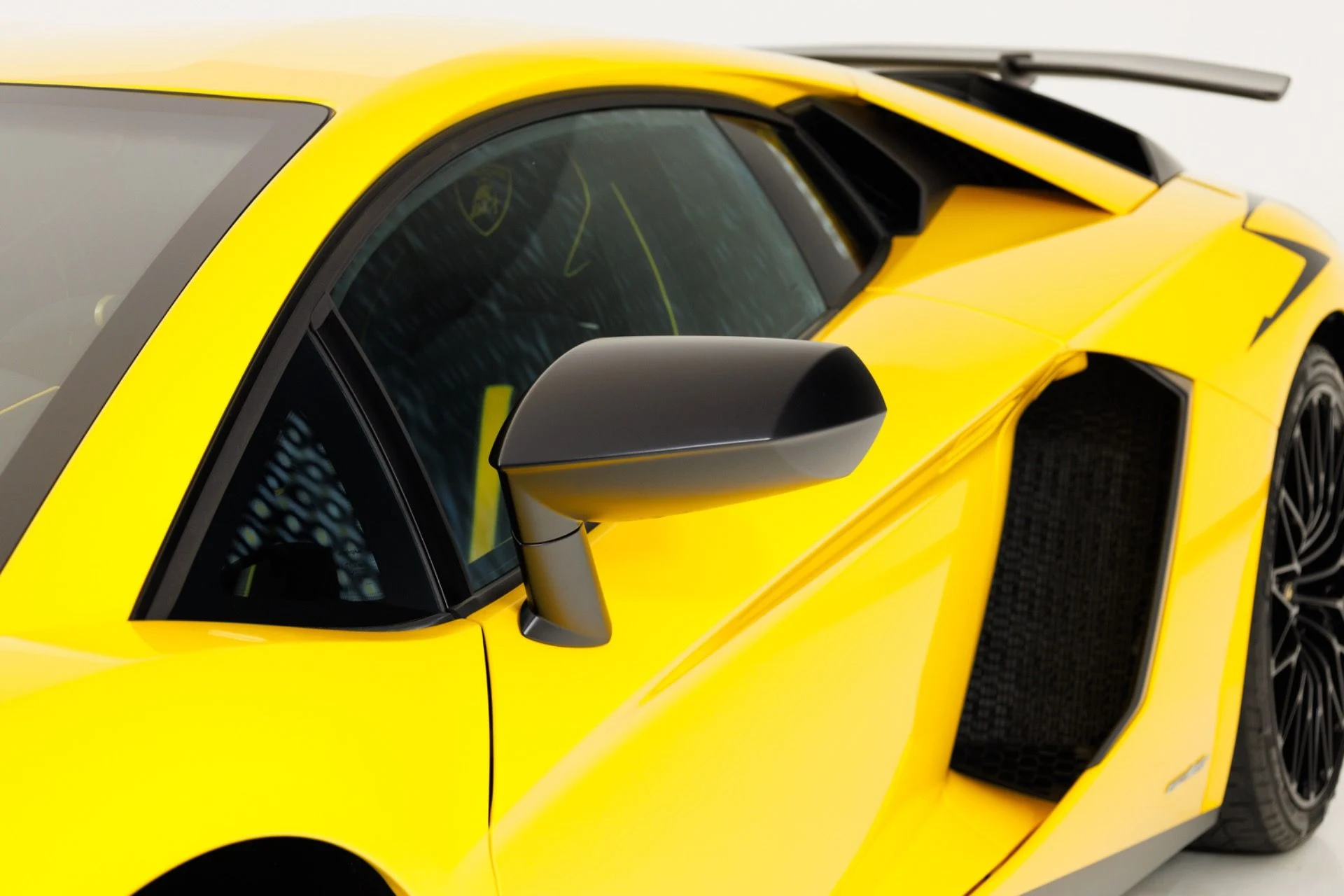 mph061_1833463510_Used_2016_Lamborghini_Aventador_LP_750_4_Superveloce_1785278593_e0caddd4ca