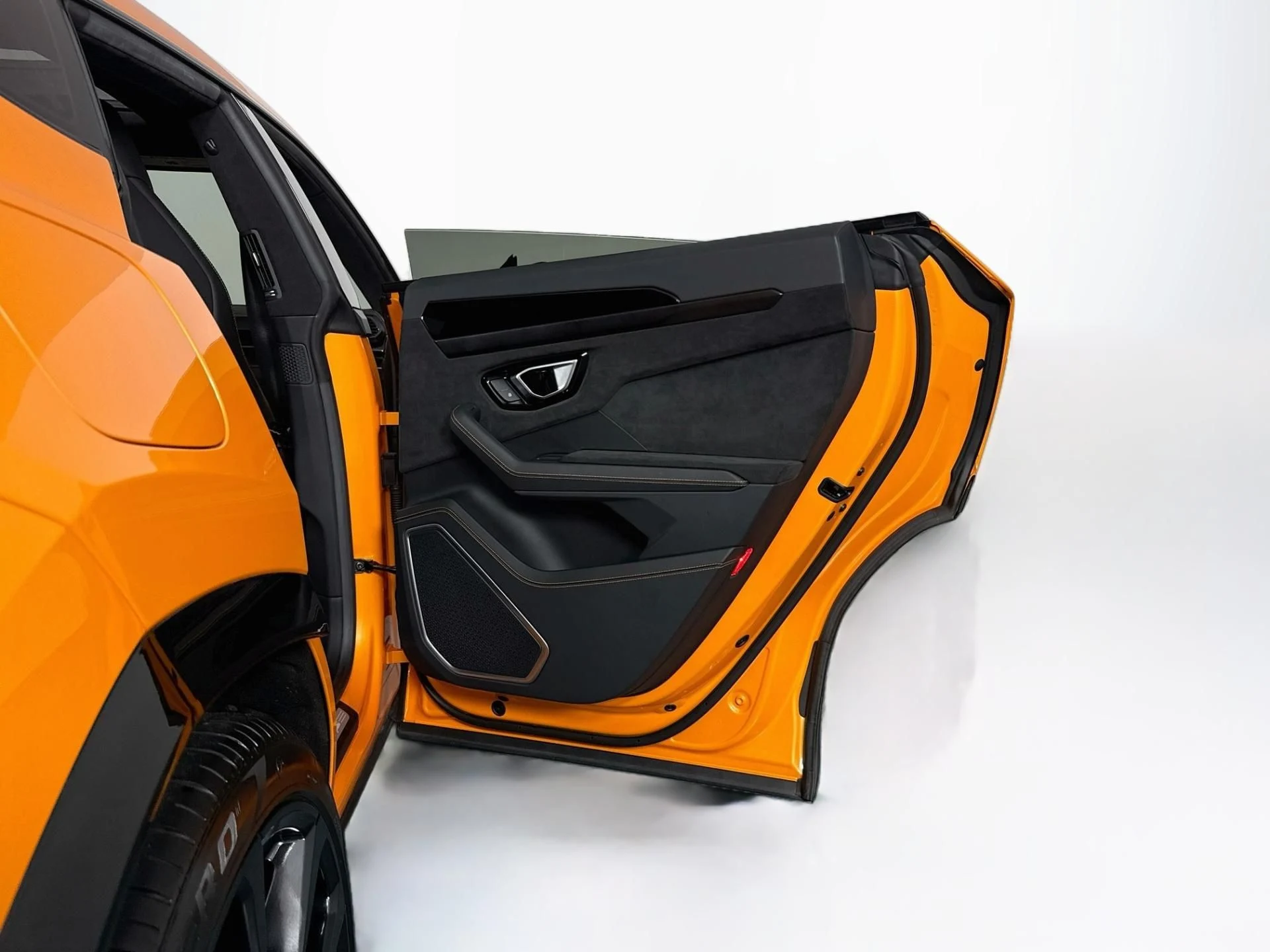 mph061_1840801683_Used_2022_Lamborghini_Urus_1790289796_0f6d98ebba
