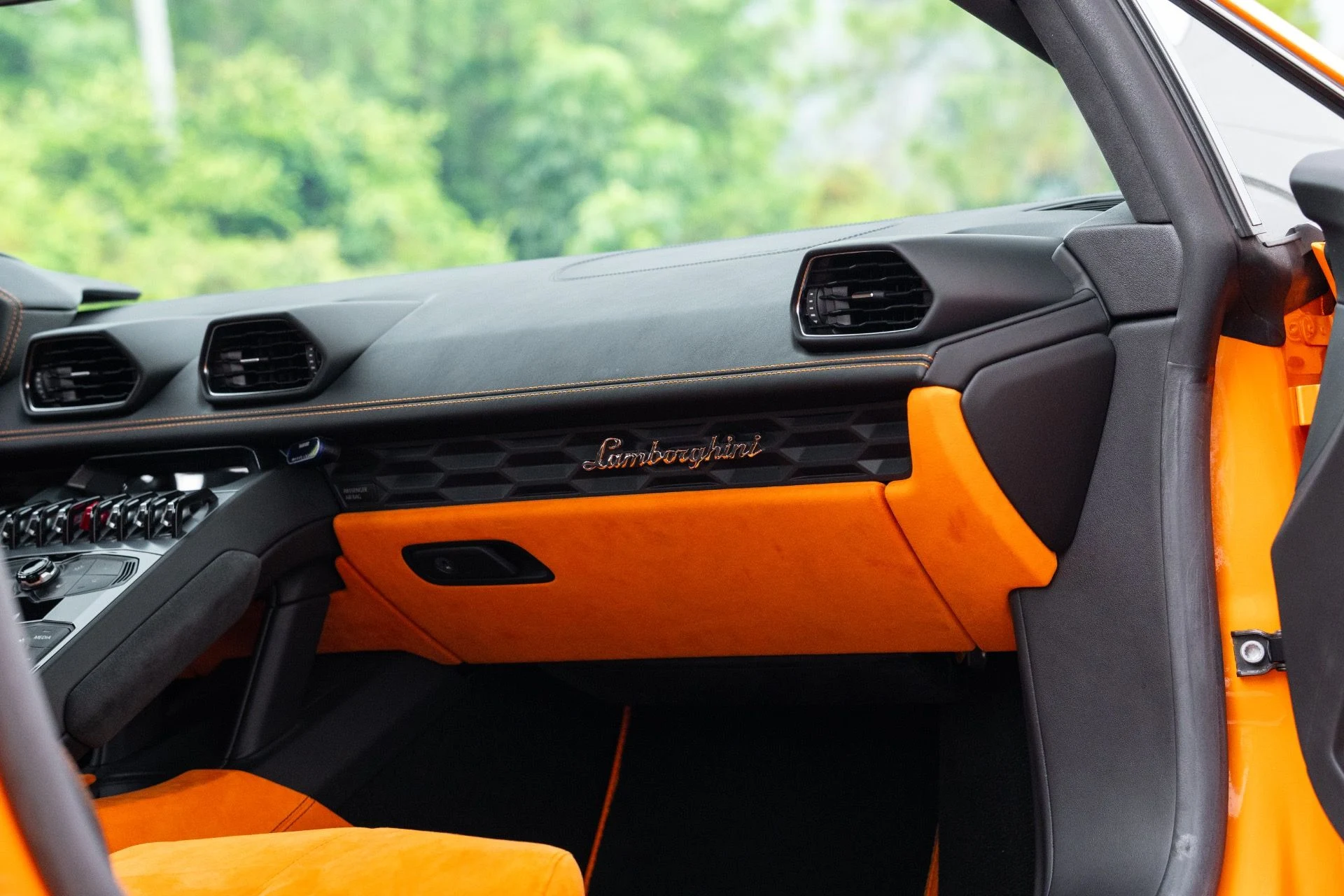 mph061_1857171701_Used_2016_Lamborghini_Huracan_LP_610_4_1780109643_6e0cb3e315