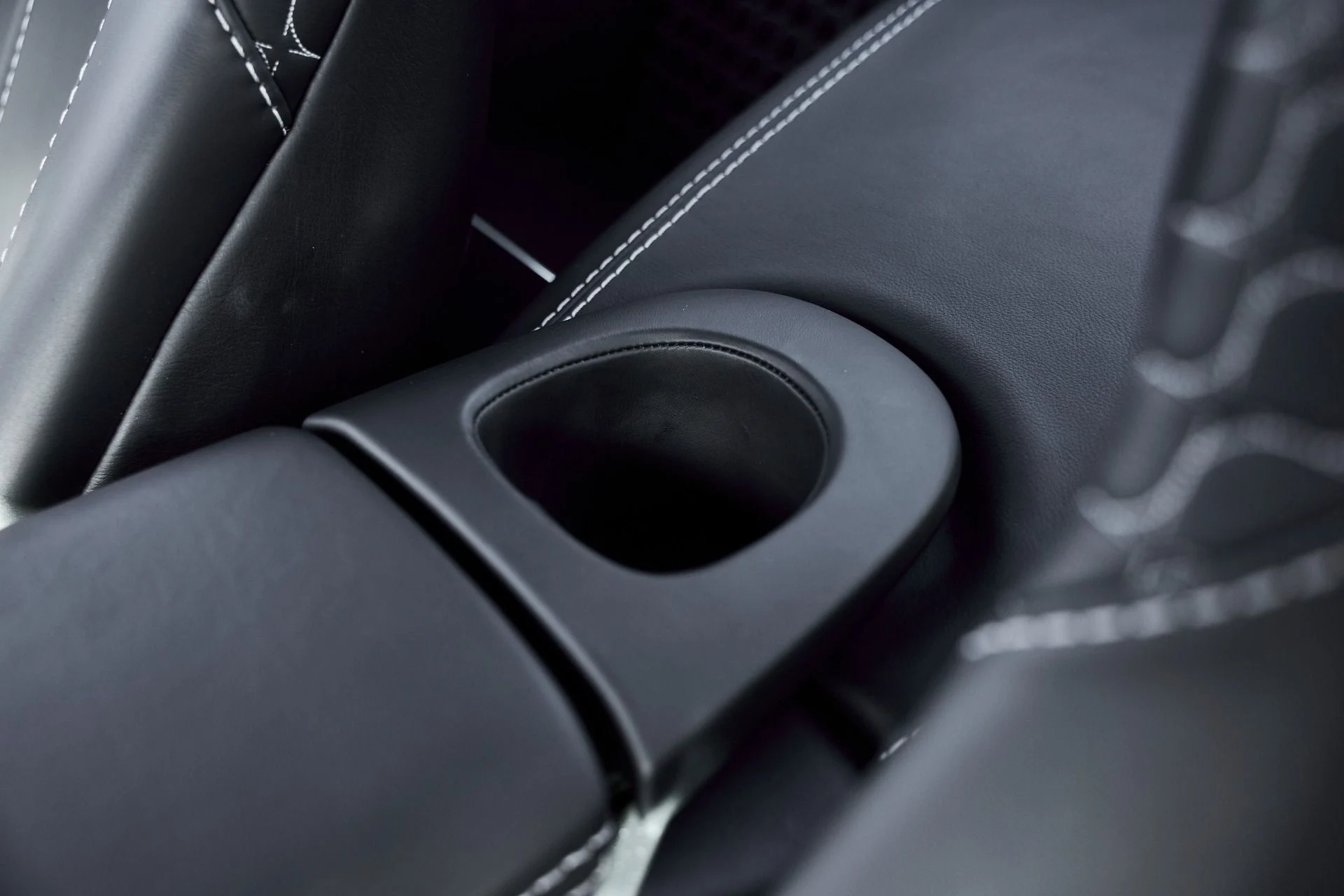 mph061_1860261968_Used_2014_Aston_Martin_Vanquish_V12_1773193828_208c6d063d