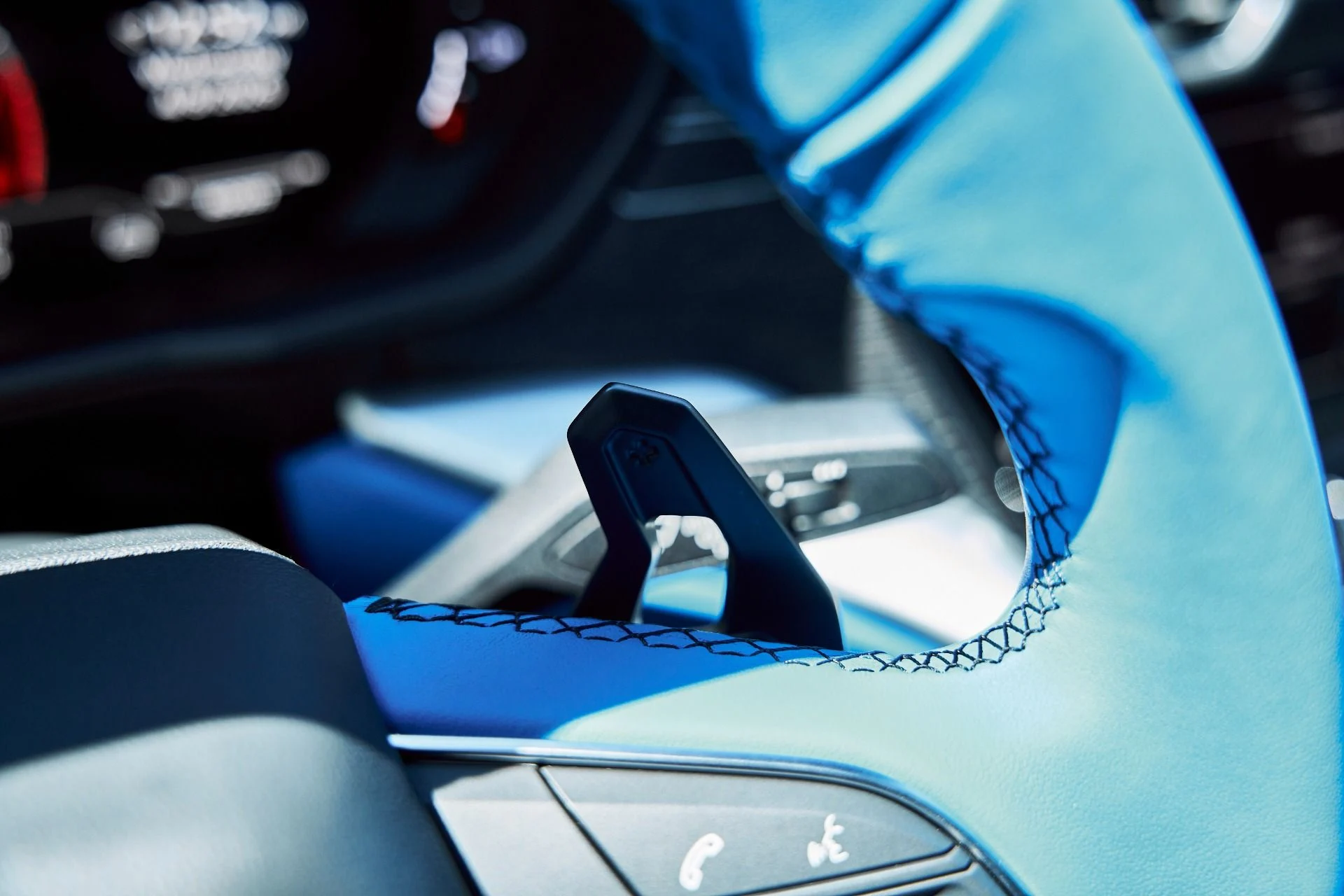 mph061_1918541720_Used_2024_Lamborghini_Urus_S_1775866789_de3fe160d8