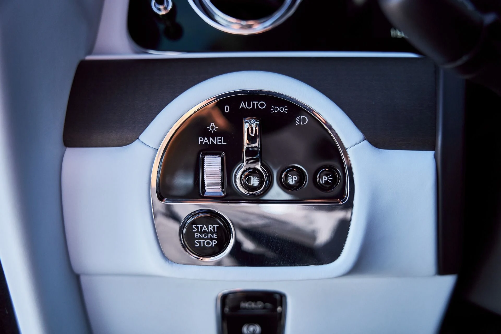 mph061_1936142315_Used_2025_Rolls_Royce_Spectre_Base_1773452567_2b845109e0