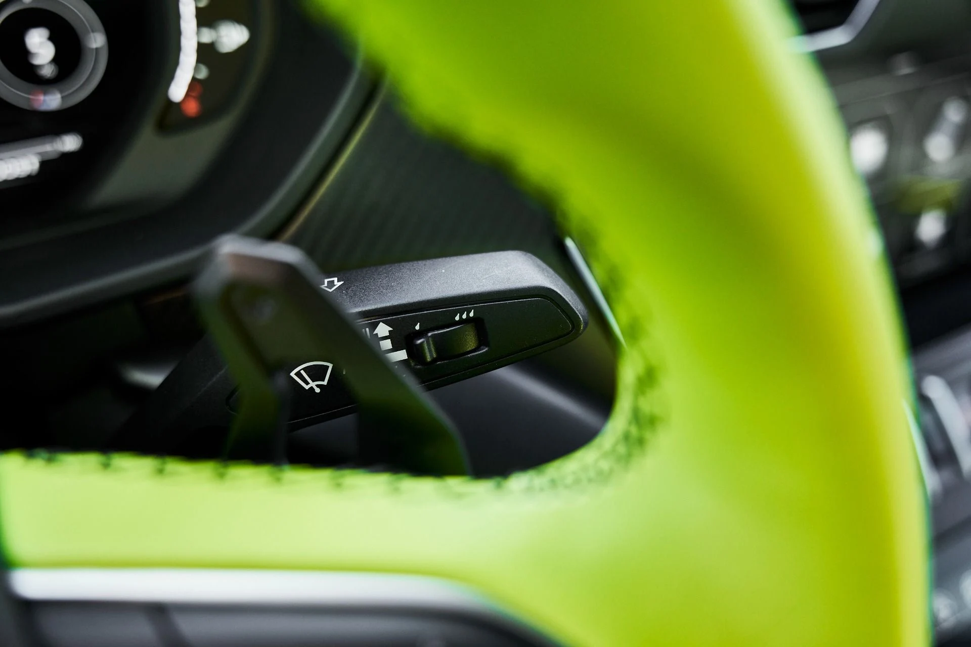 mph061_1940478445_Used_2022_Lamborghini_Urus_1774548674_d9a039c00f